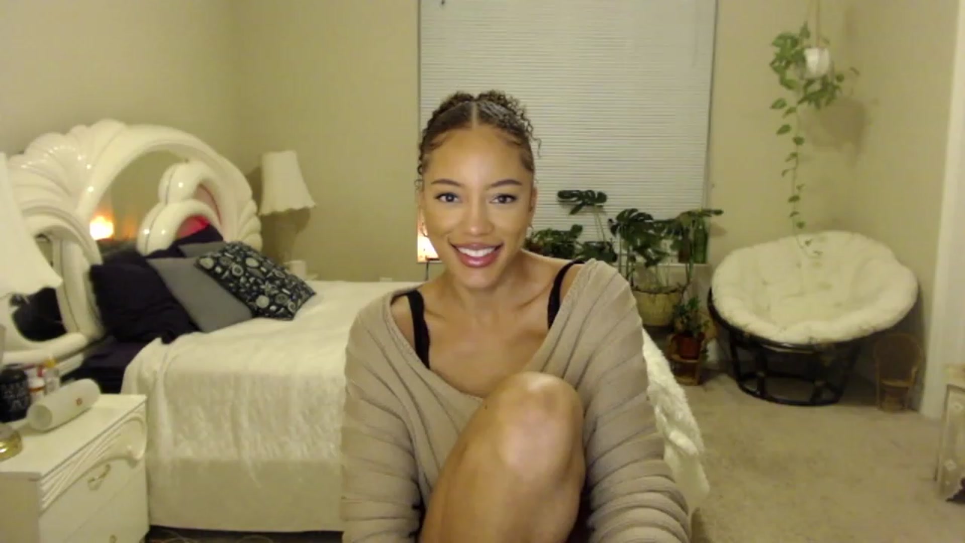 Gallery image thumbnail from AvaDollxo's myfreecams stream on, 11/25/2023, 07:18 image 12 of 20