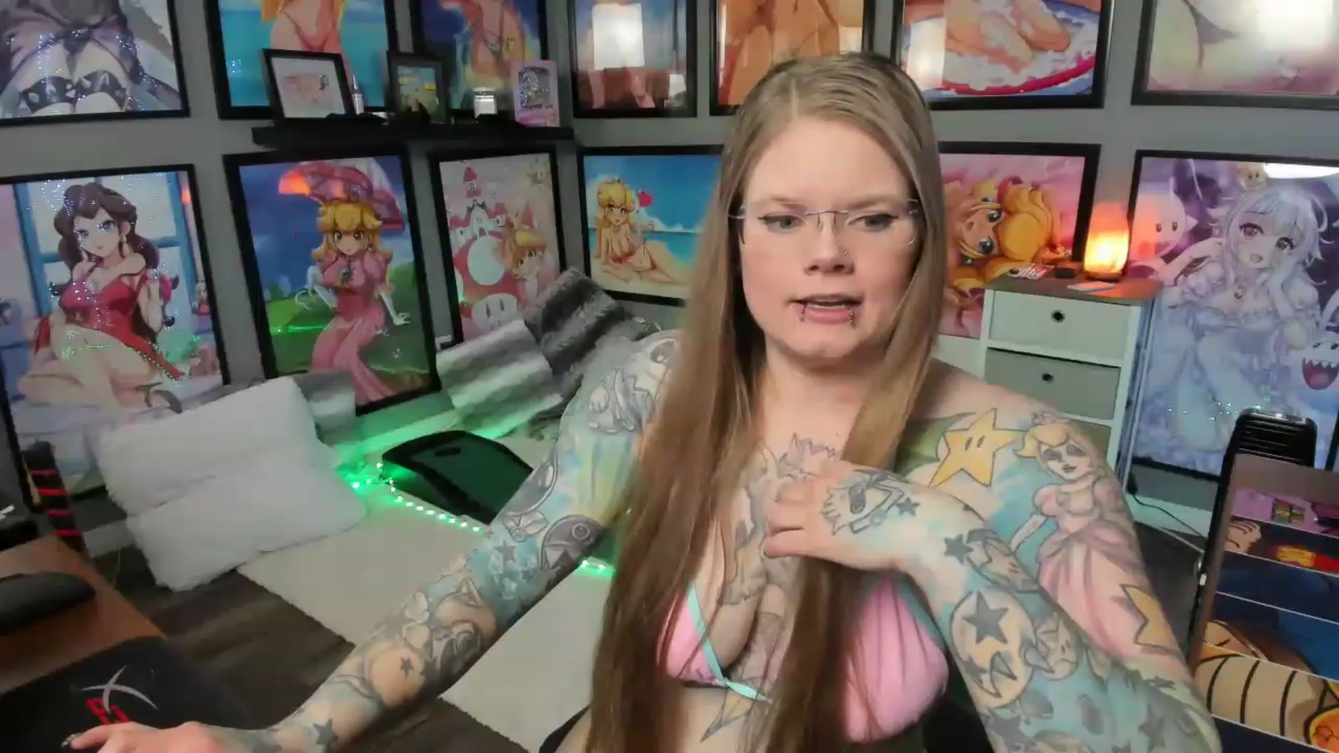 Gallery image thumbnail from AvaEllena's myfreecams stream on, 01/08/2023, 07:31 image 18 of 20