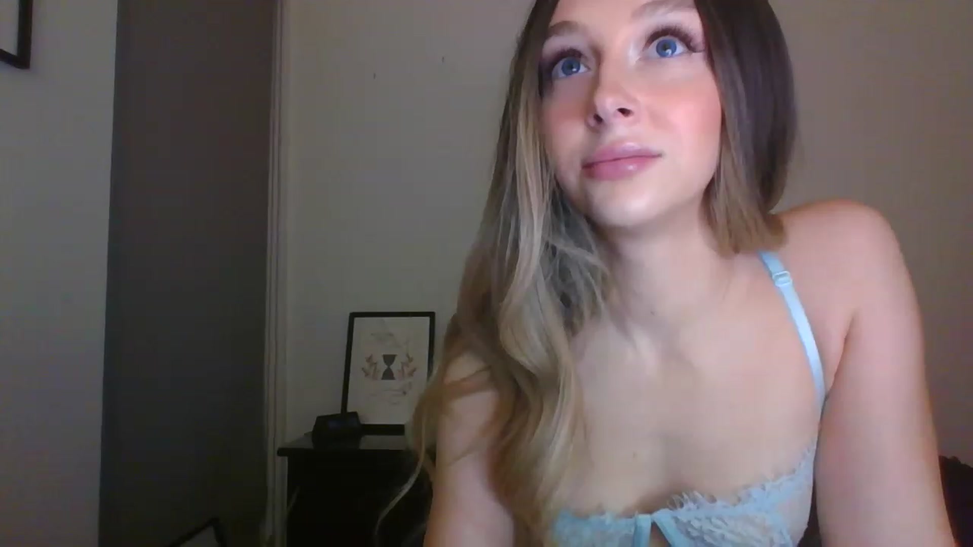 Gallery image thumbnail from AvaHoney's myfreecams stream on, 11/16/2022, 07:49 image 11 of 20