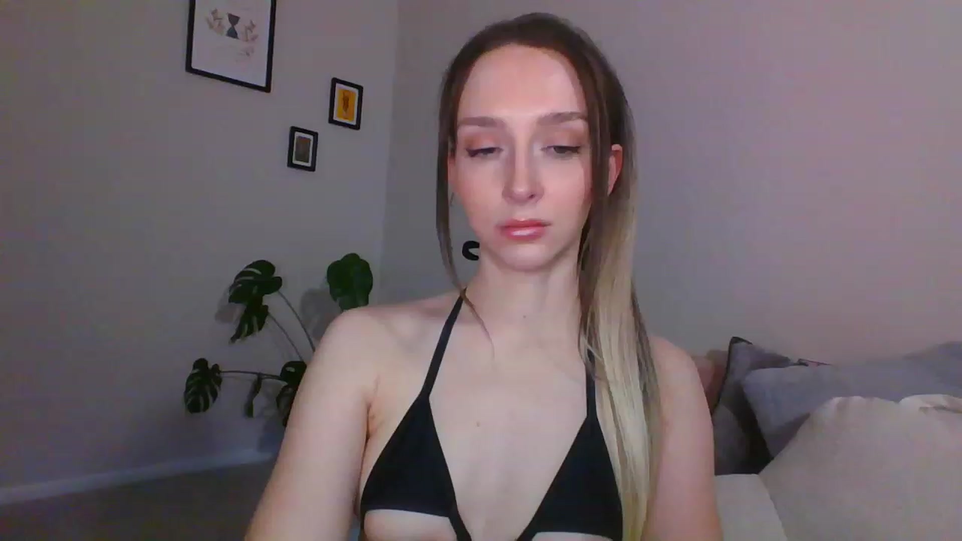 Gallery image thumbnail from AvaHoney's myfreecams stream on, 02/02/2023, 07:22 image 13 of 20