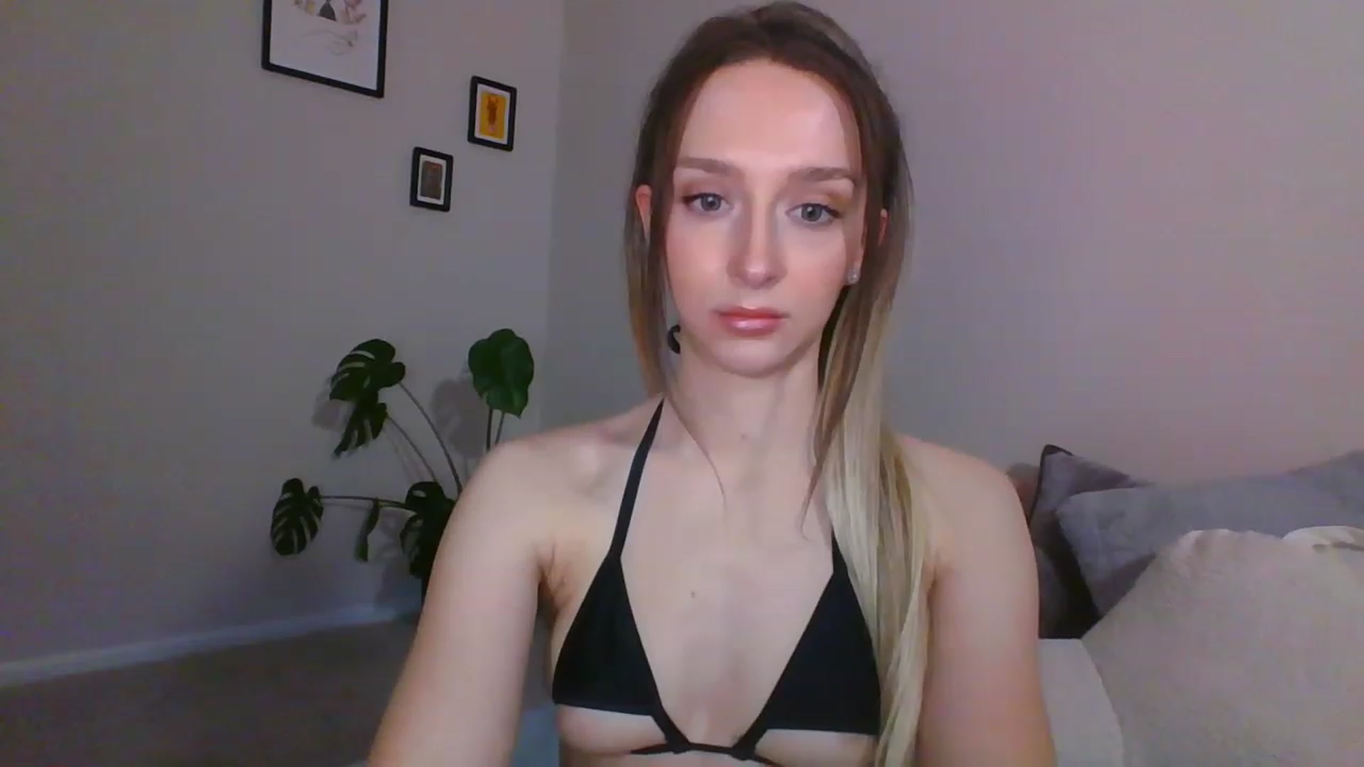 Gallery image thumbnail from AvaHoney's myfreecams stream on, 02/02/2023, 07:22 image 18 of 20