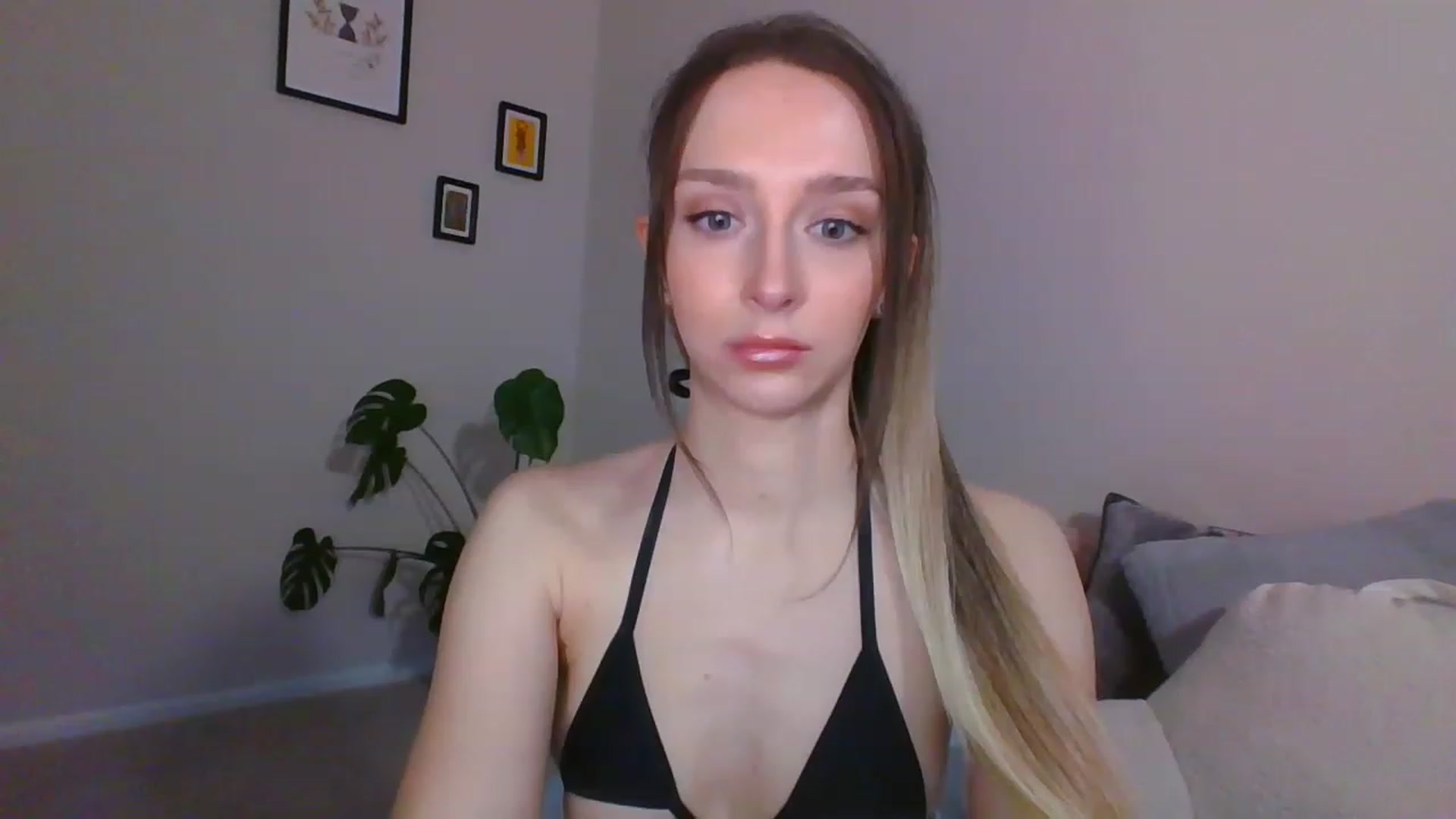 Gallery image thumbnail from AvaHoney's myfreecams stream on, 02/02/2023, 07:22 image 15 of 20