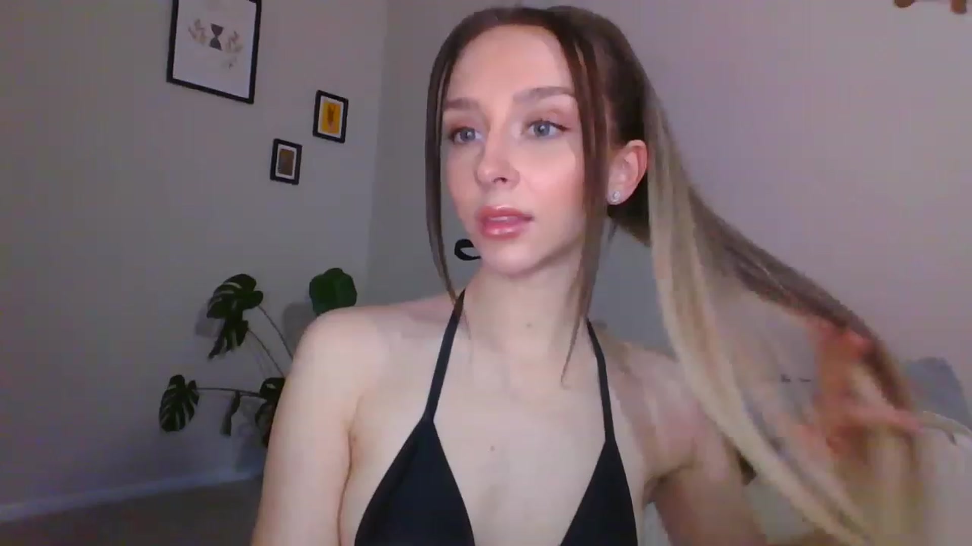 Gallery image thumbnail from AvaHoney's myfreecams stream on, 02/02/2023, 07:22 image 12 of 20