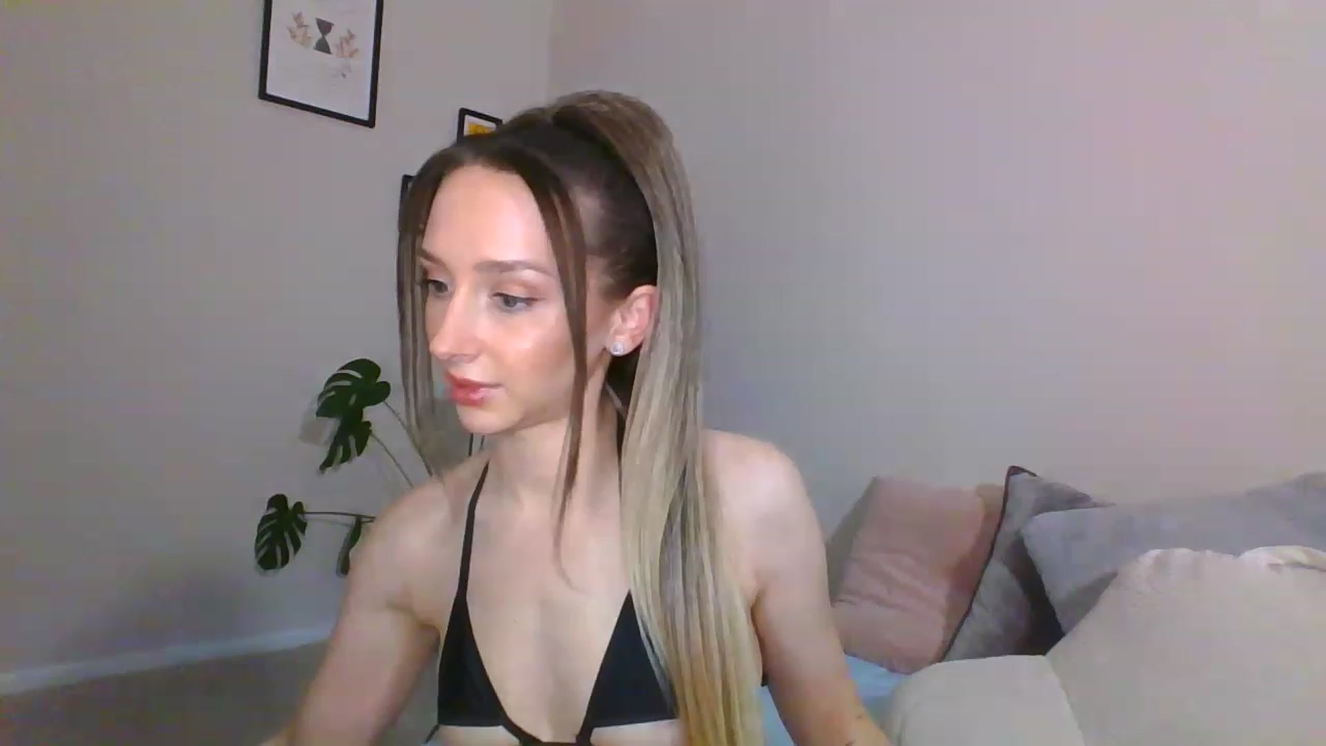 Gallery image thumbnail from AvaHoney's myfreecams stream on, 02/02/2023, 07:22 image 17 of 20