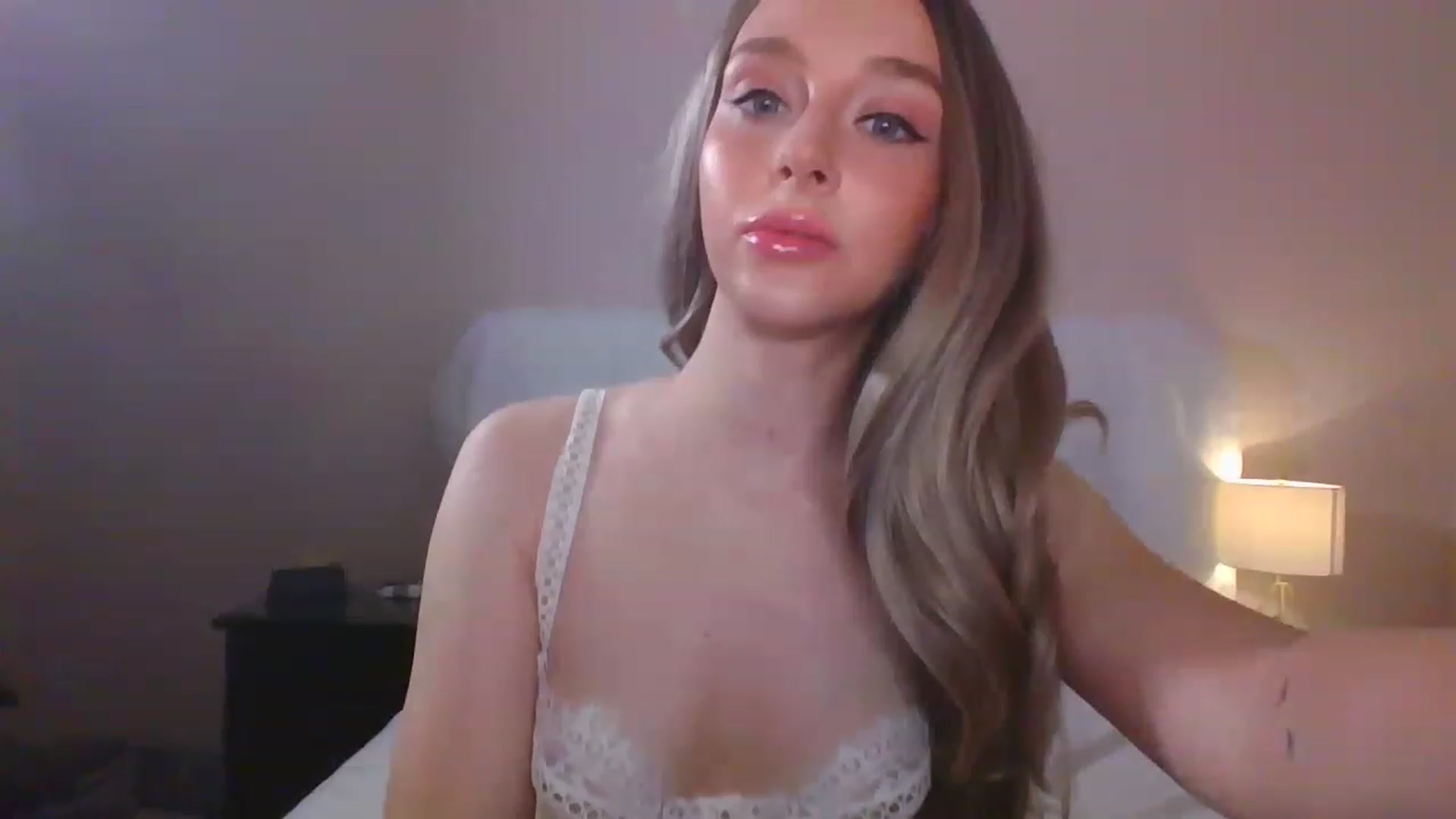 Gallery image thumbnail from AvaHoney's myfreecams stream on, 04/30/2023, 04:04 image 4 of 20