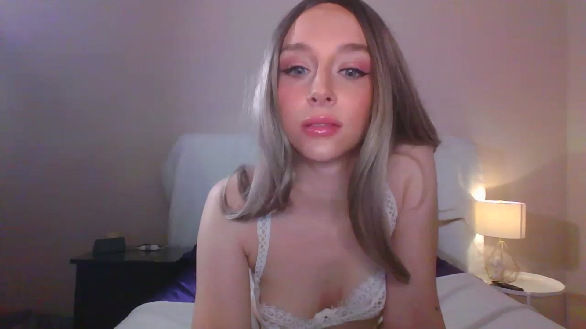 Gallery image thumbnail from AvaHoney's myfreecams stream on, 04/30/2023, 04:04 image 19 of 20