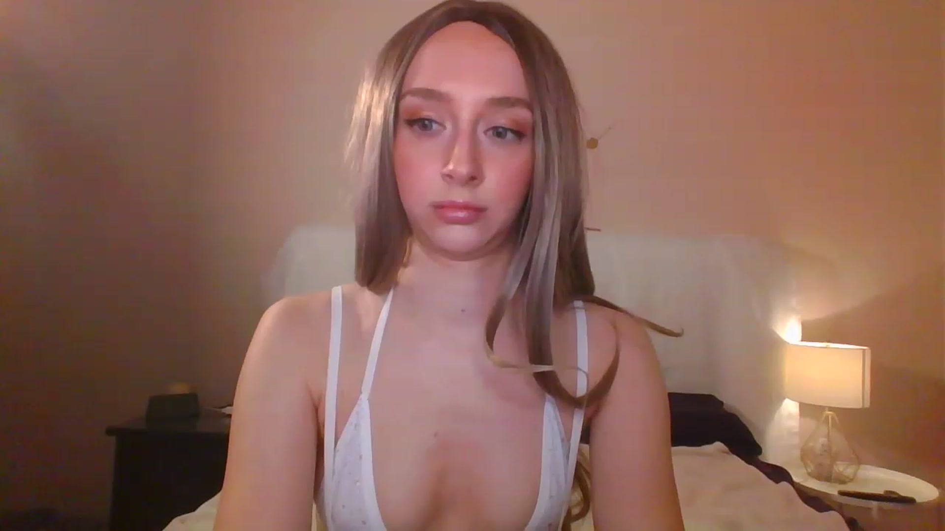 Gallery image thumbnail from AvaHoney's myfreecams stream on, 05/01/2023, 04:40 image 19 of 20