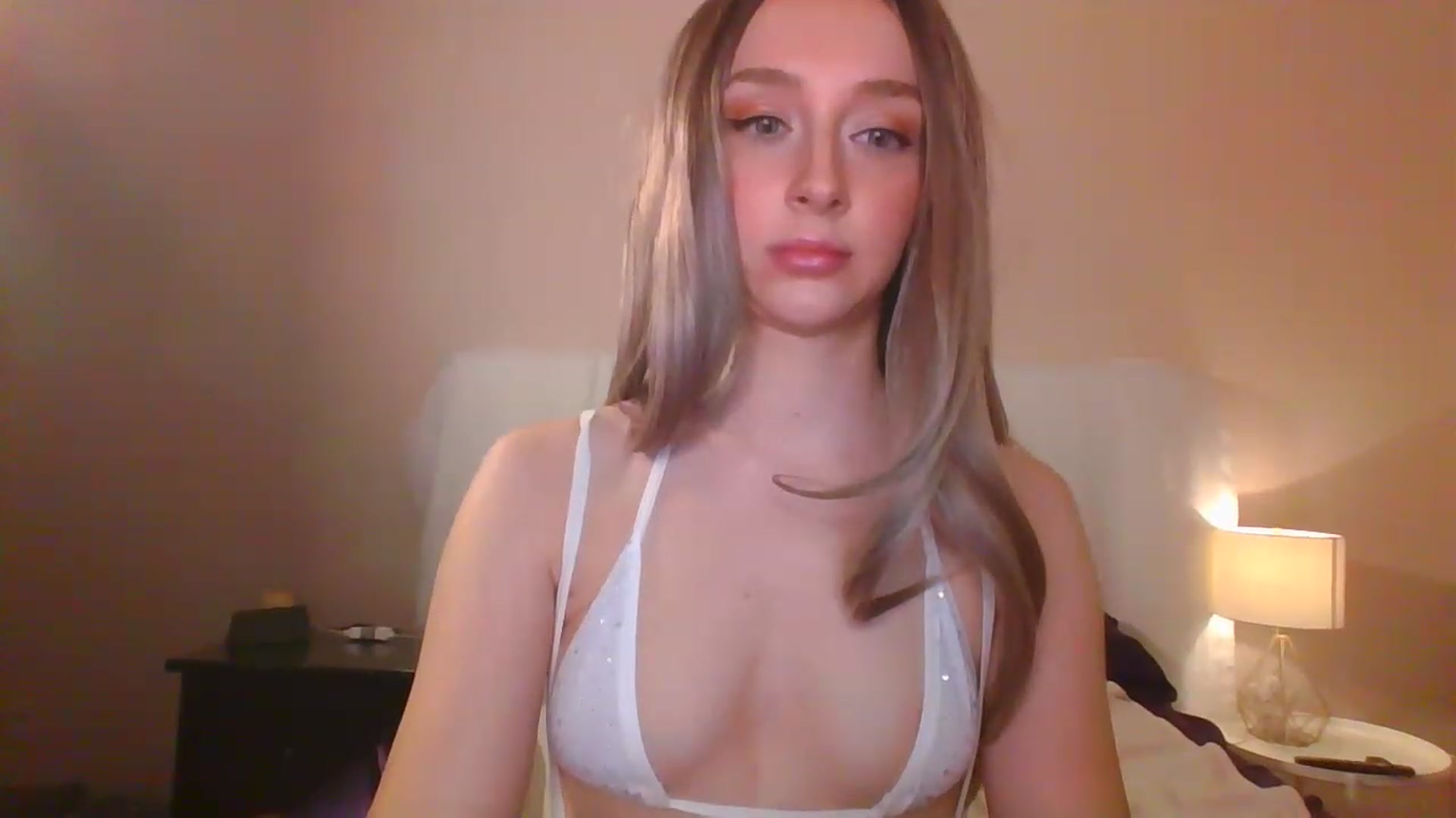 Gallery image thumbnail from AvaHoney's myfreecams stream on, 05/01/2023, 04:40 image 10 of 20
