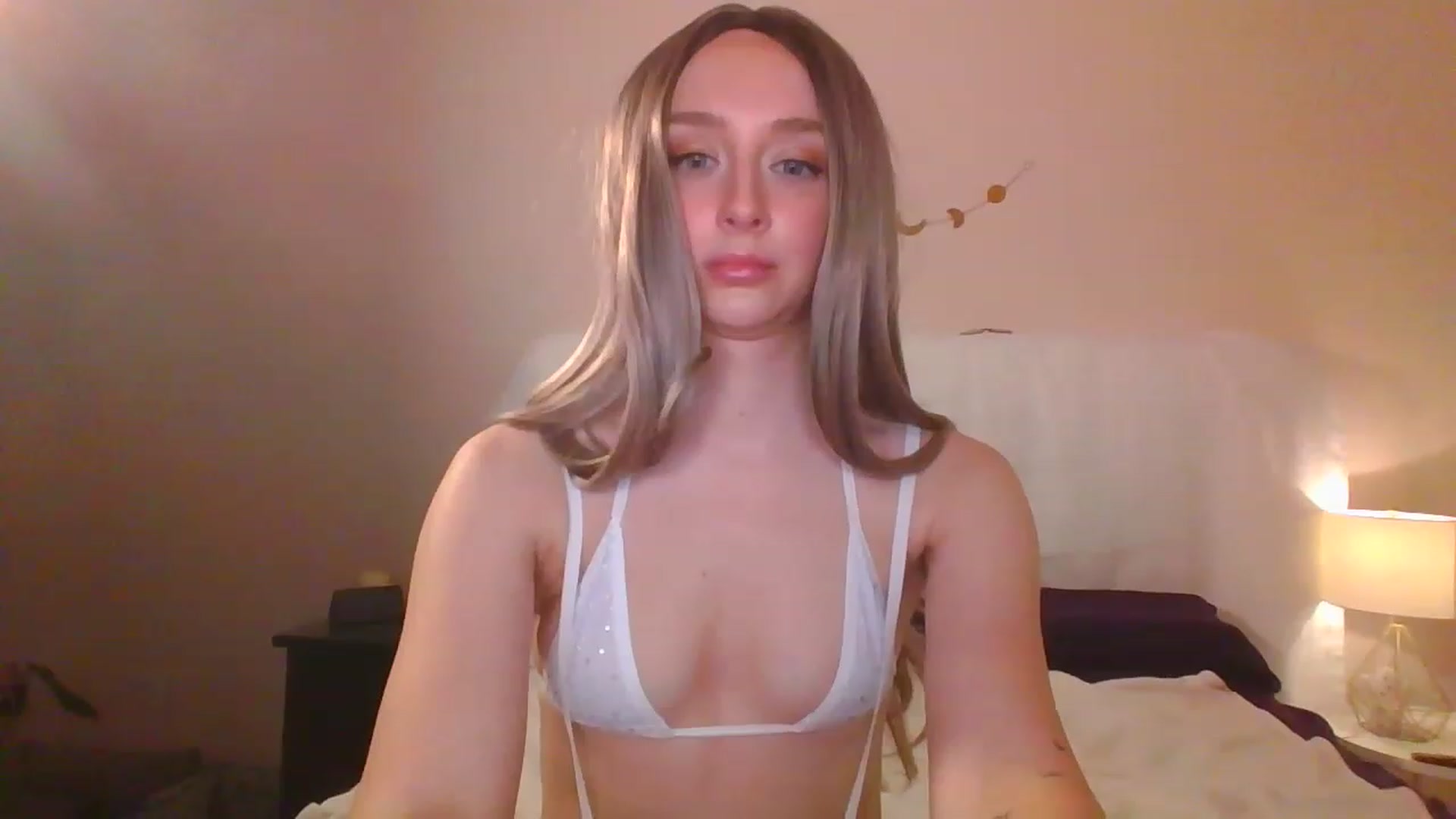 Gallery image thumbnail from AvaHoney's myfreecams stream on, 05/01/2023, 04:40 image 15 of 20