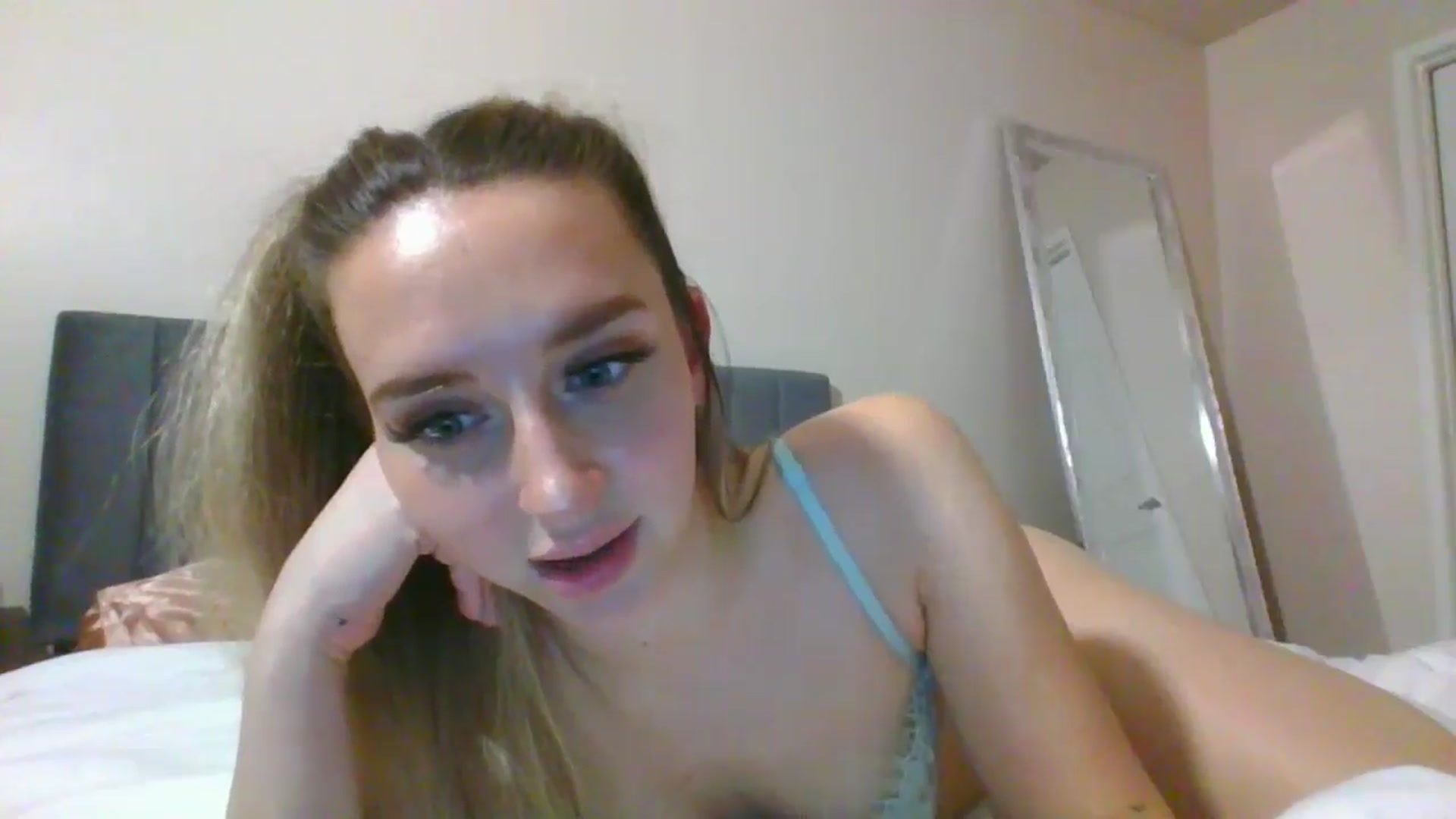 Gallery image thumbnail from AvaHoney's myfreecams stream on, 10/14/2024, 06:28 image 18 of 20