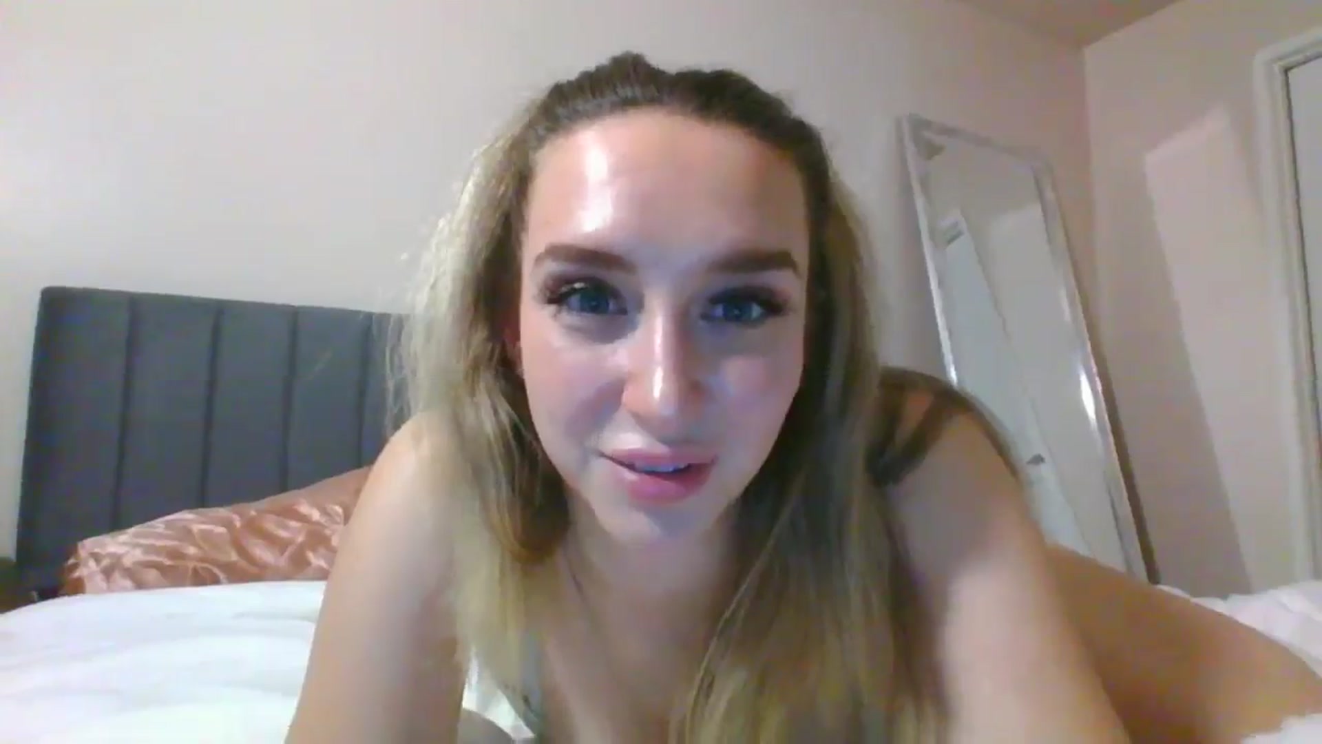 Gallery image thumbnail from AvaHoney's myfreecams stream on, 10/14/2024, 06:28 image 15 of 20