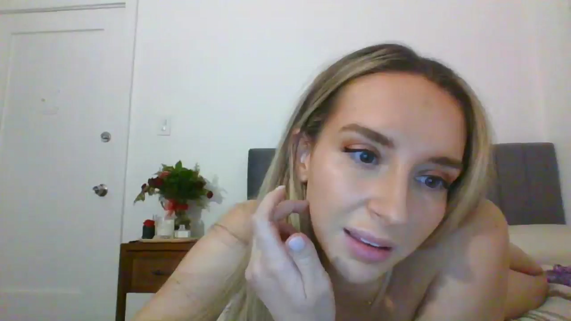 Gallery image thumbnail from AvaHoney's myfreecams stream on, 10/20/2025, 09:15 image 11 of 20