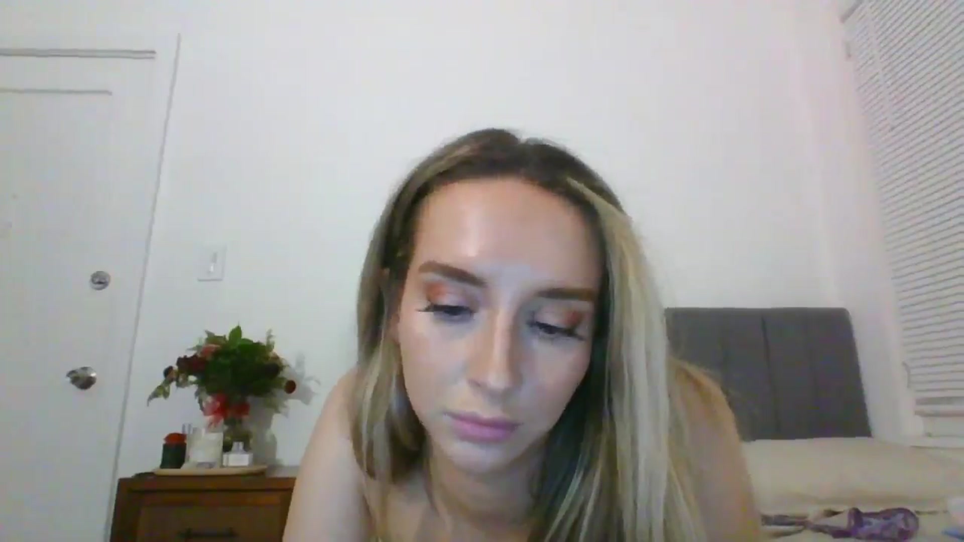 Gallery image thumbnail from AvaHoney's myfreecams stream on, 10/20/2025, 09:15 image 7 of 20