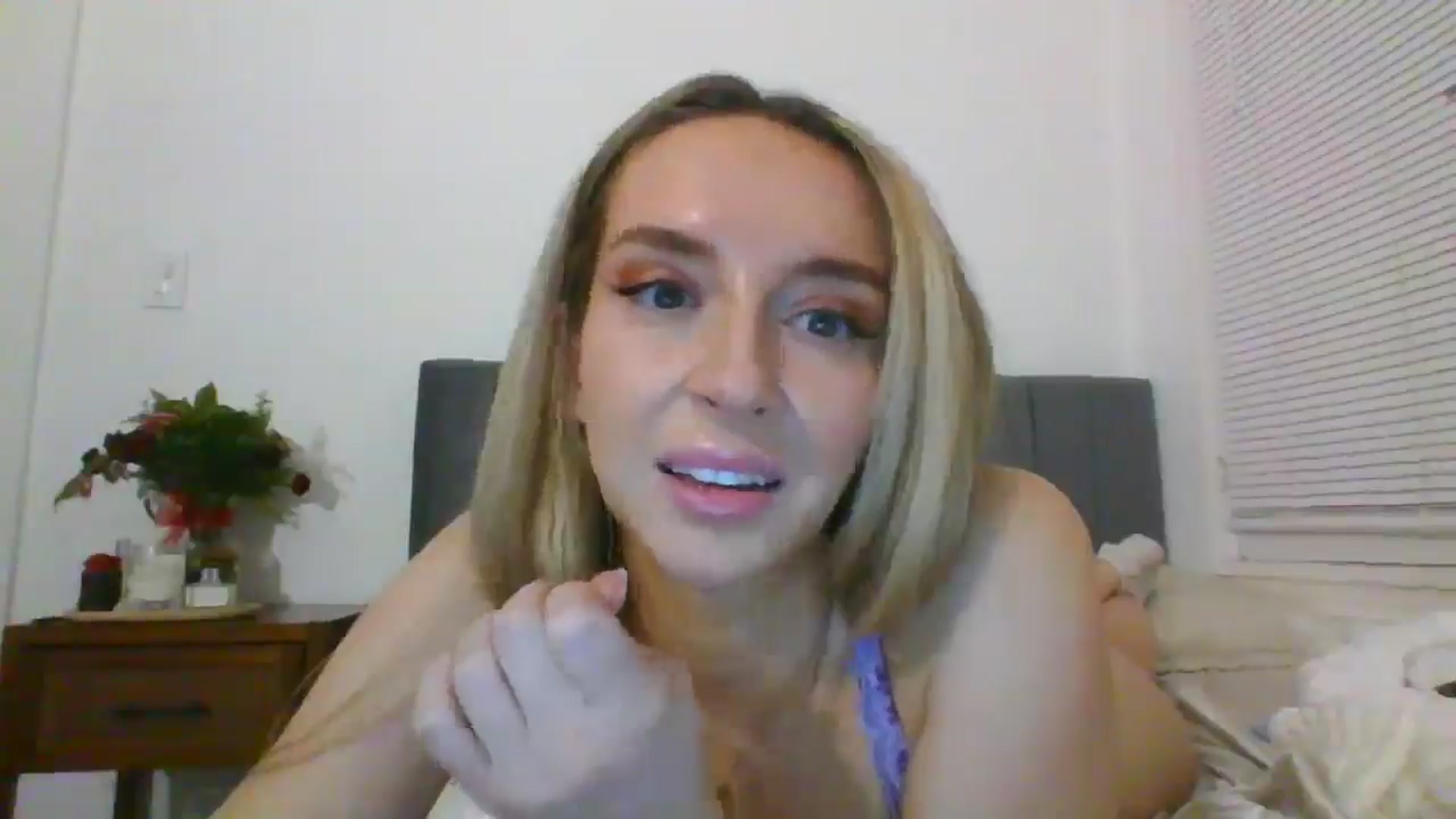 Gallery image thumbnail from AvaHoney's myfreecams stream on, 10/20/2025, 09:15 image 16 of 20