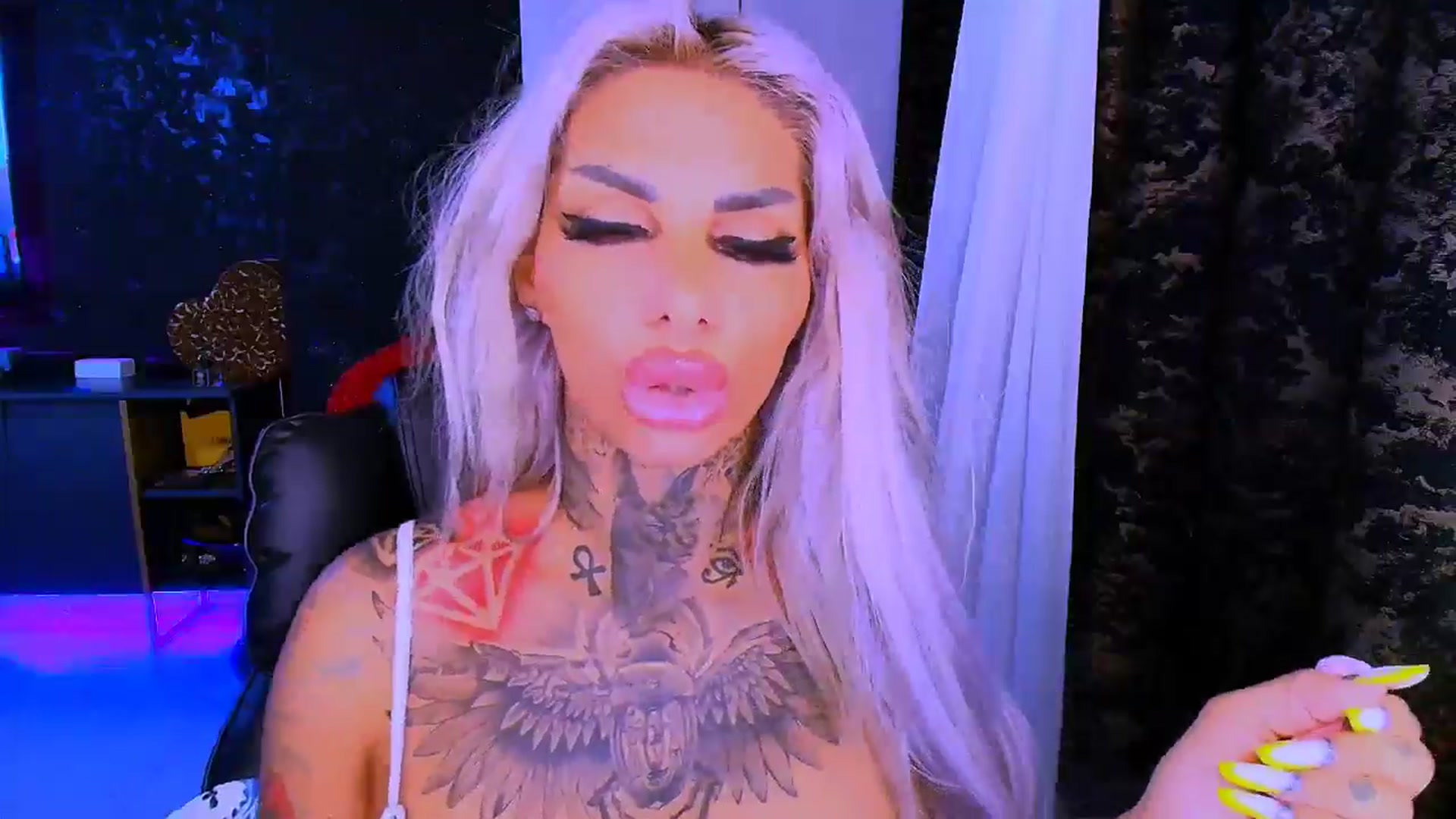Gallery image thumbnail from AvaK777's myfreecams stream on, 07/26/2025, 08:03 image 14 of 20