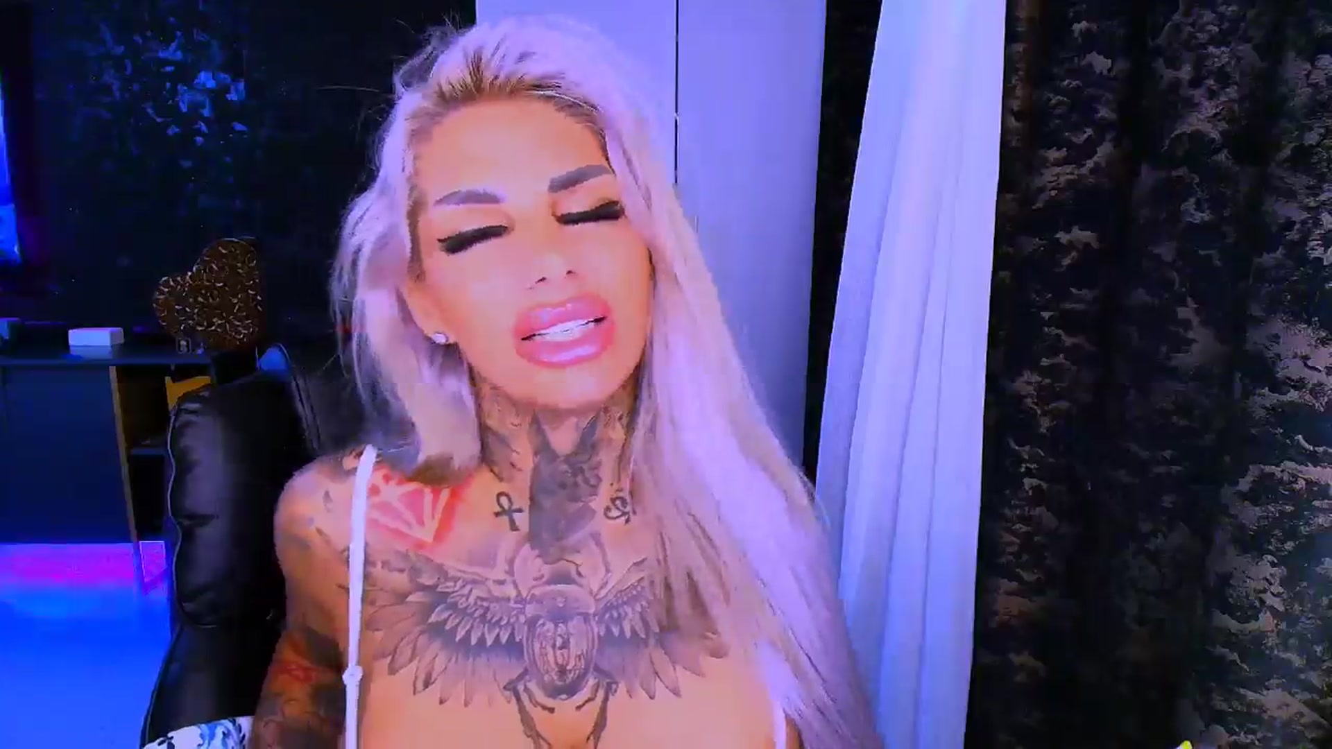 Gallery image thumbnail from AvaK777's myfreecams stream on, 07/26/2025, 08:03 image 3 of 20