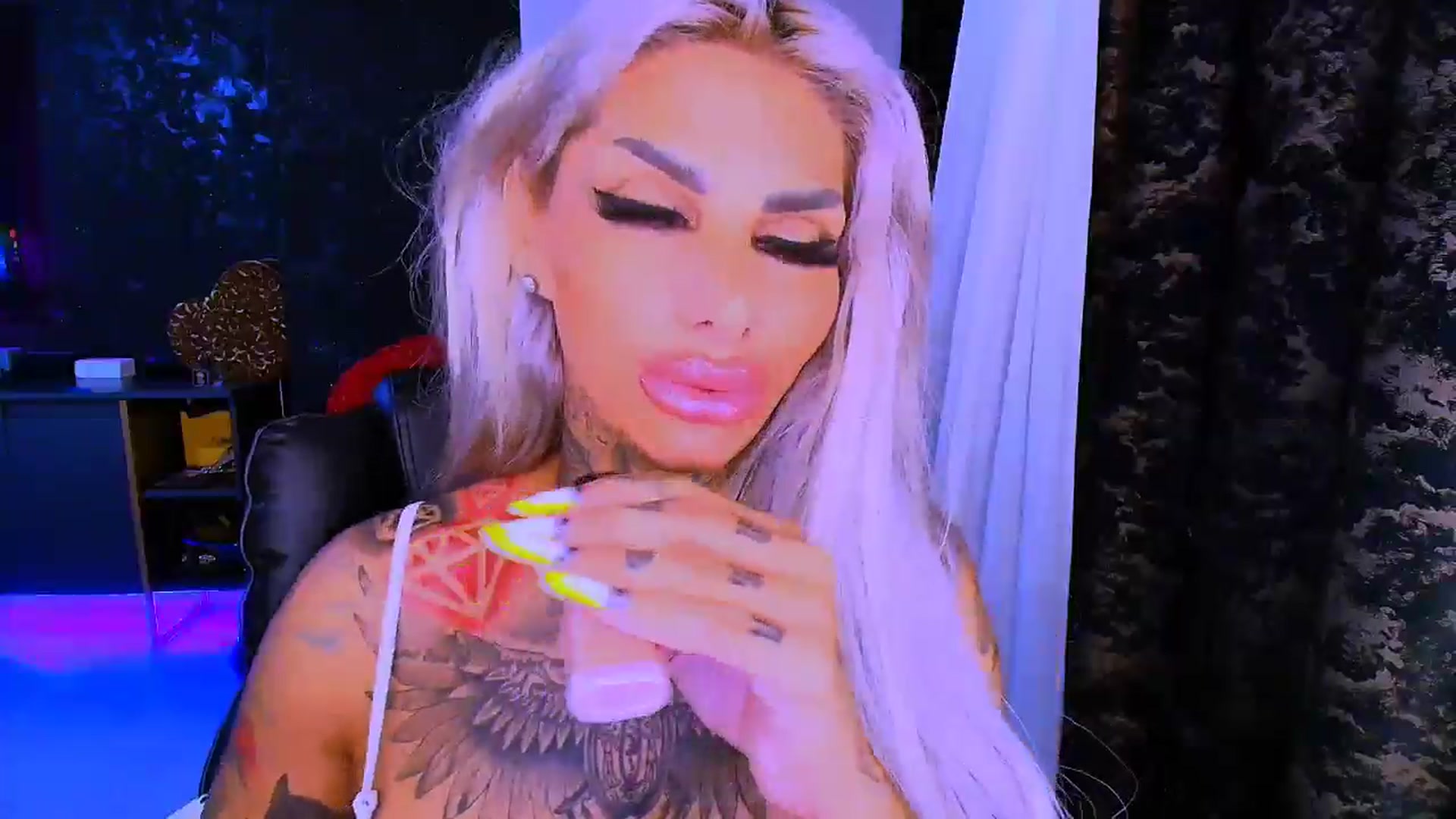 Gallery image thumbnail from AvaK777's myfreecams stream on, 07/26/2025, 08:03 image 16 of 20