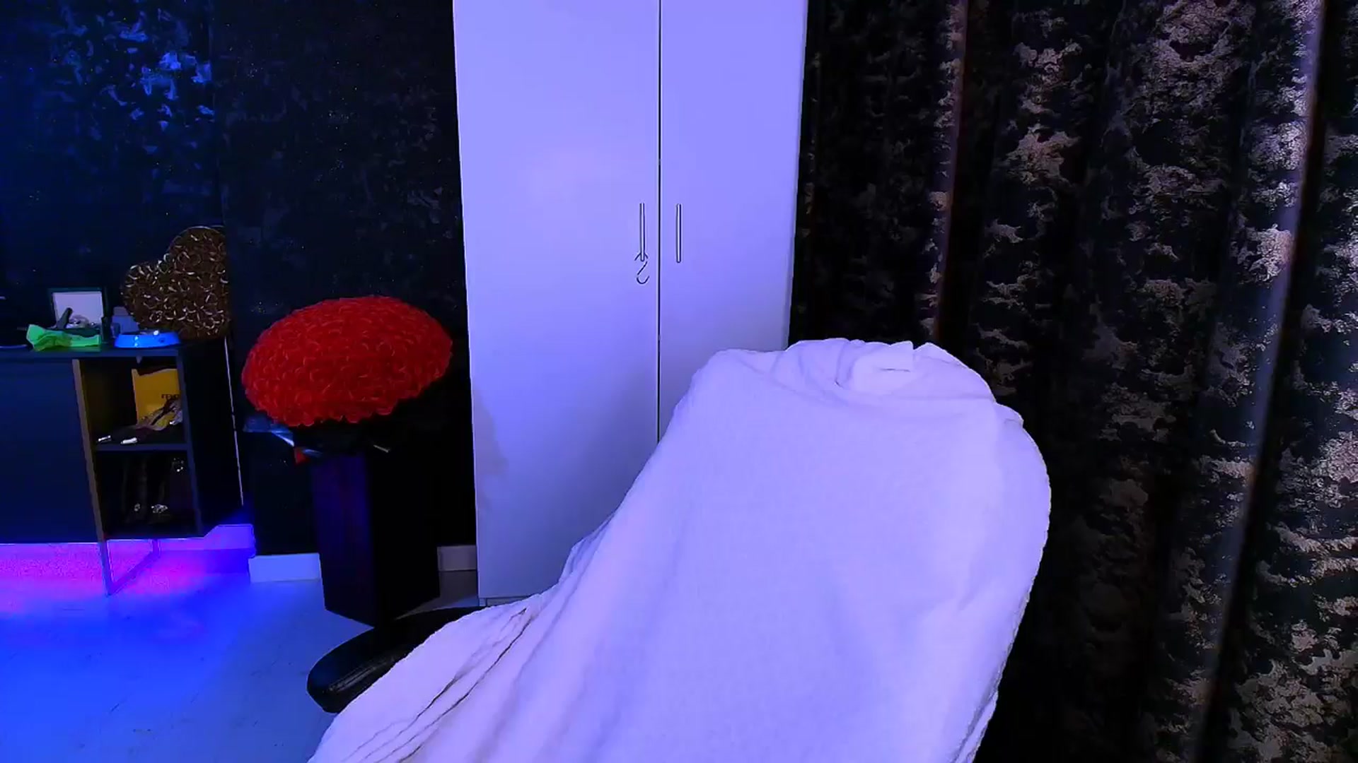 Gallery image thumbnail from AvaK777's myfreecams stream on, 07/31/2025, 22:15 image 10 of 20