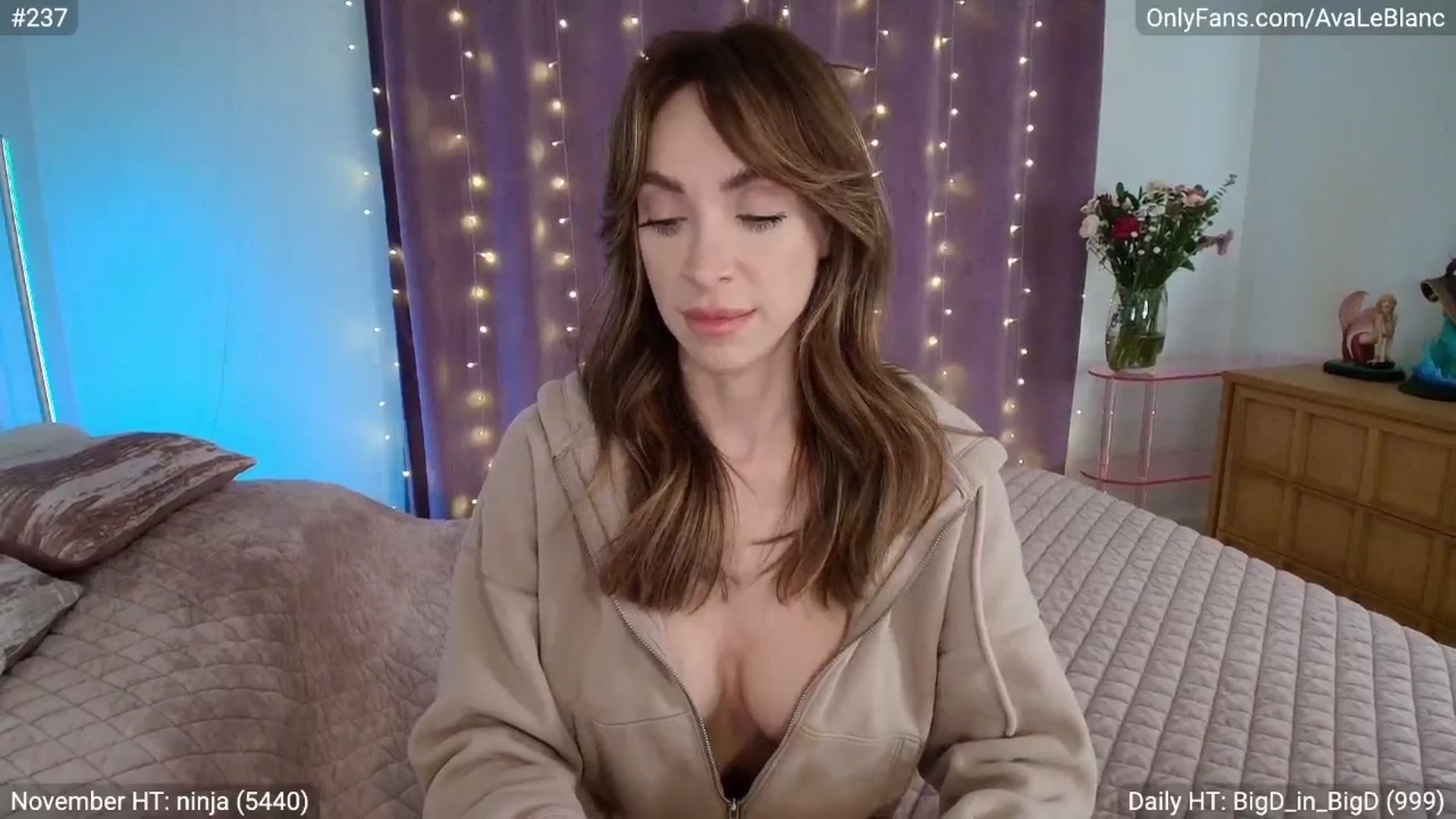 Gallery image thumbnail from AvaLeBlanc's myfreecams stream on, 11/19/2025, 05:06 image 16 of 20