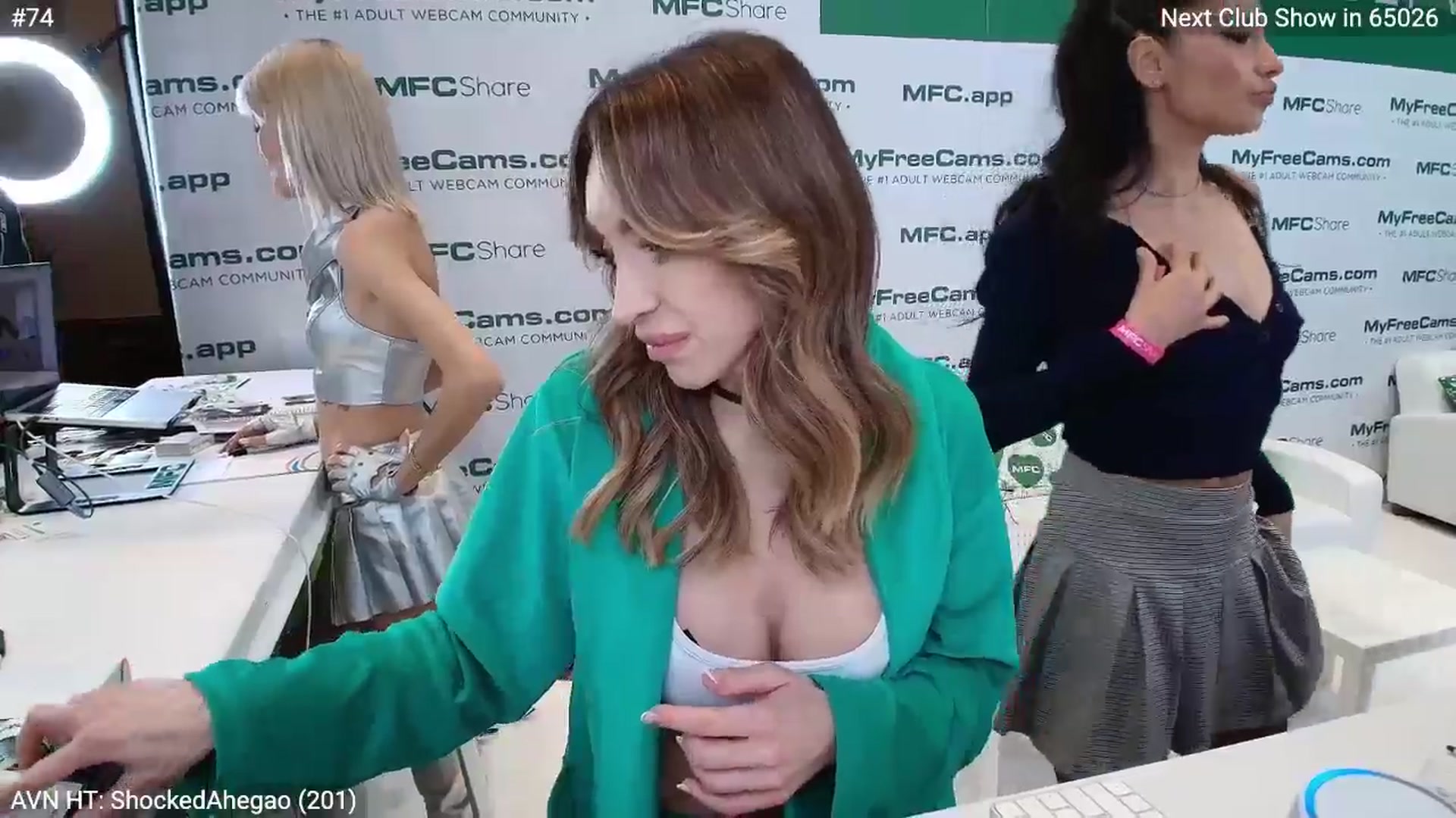 Gallery image thumbnail from AvaLeBlanc's myfreecams stream on, 01/22/2026, 01:34 image 12 of 20