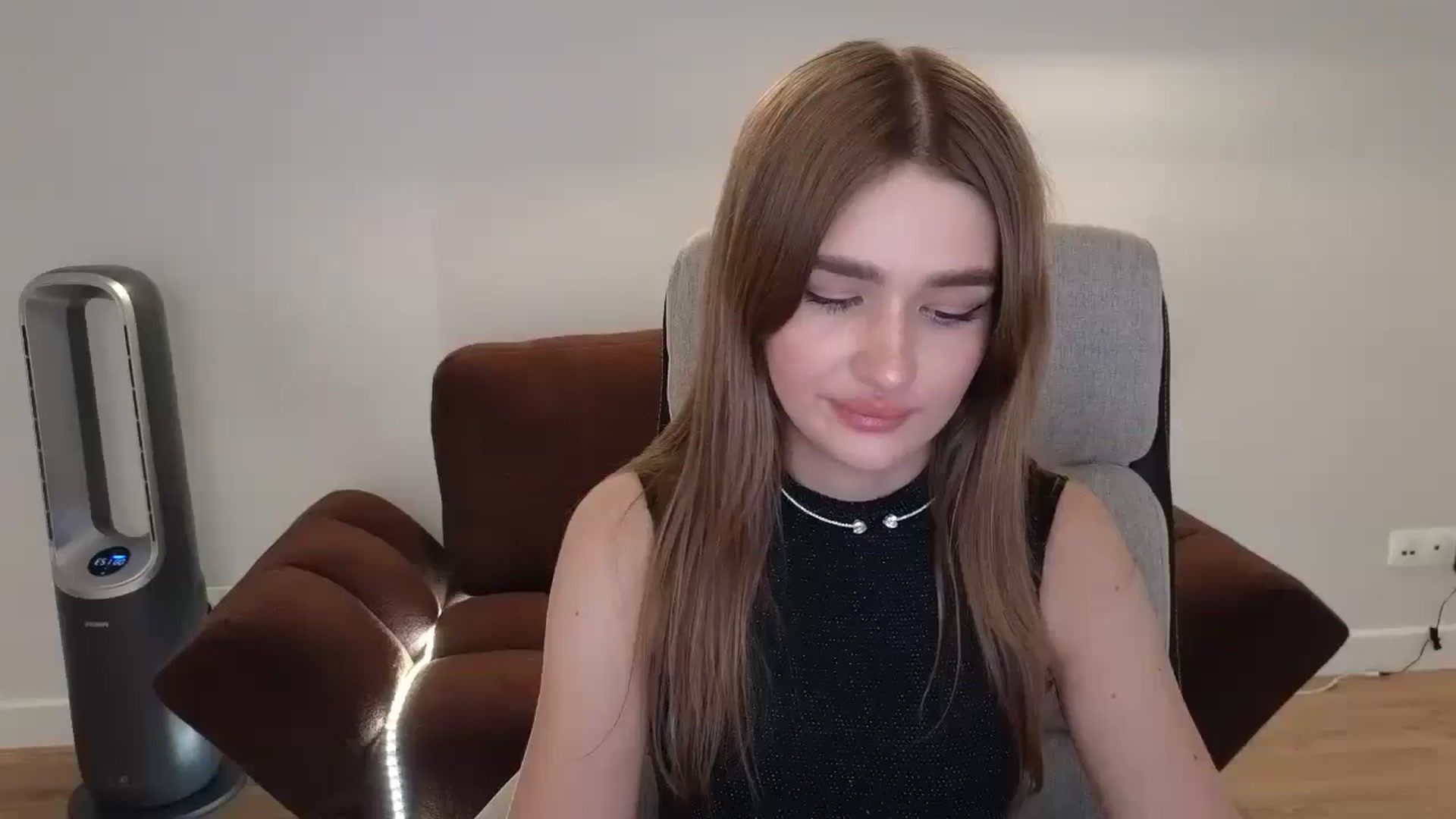 Gallery image thumbnail from AvaLourel's myfreecams stream on, 07/10/2025, 19:11 image 11 of 20