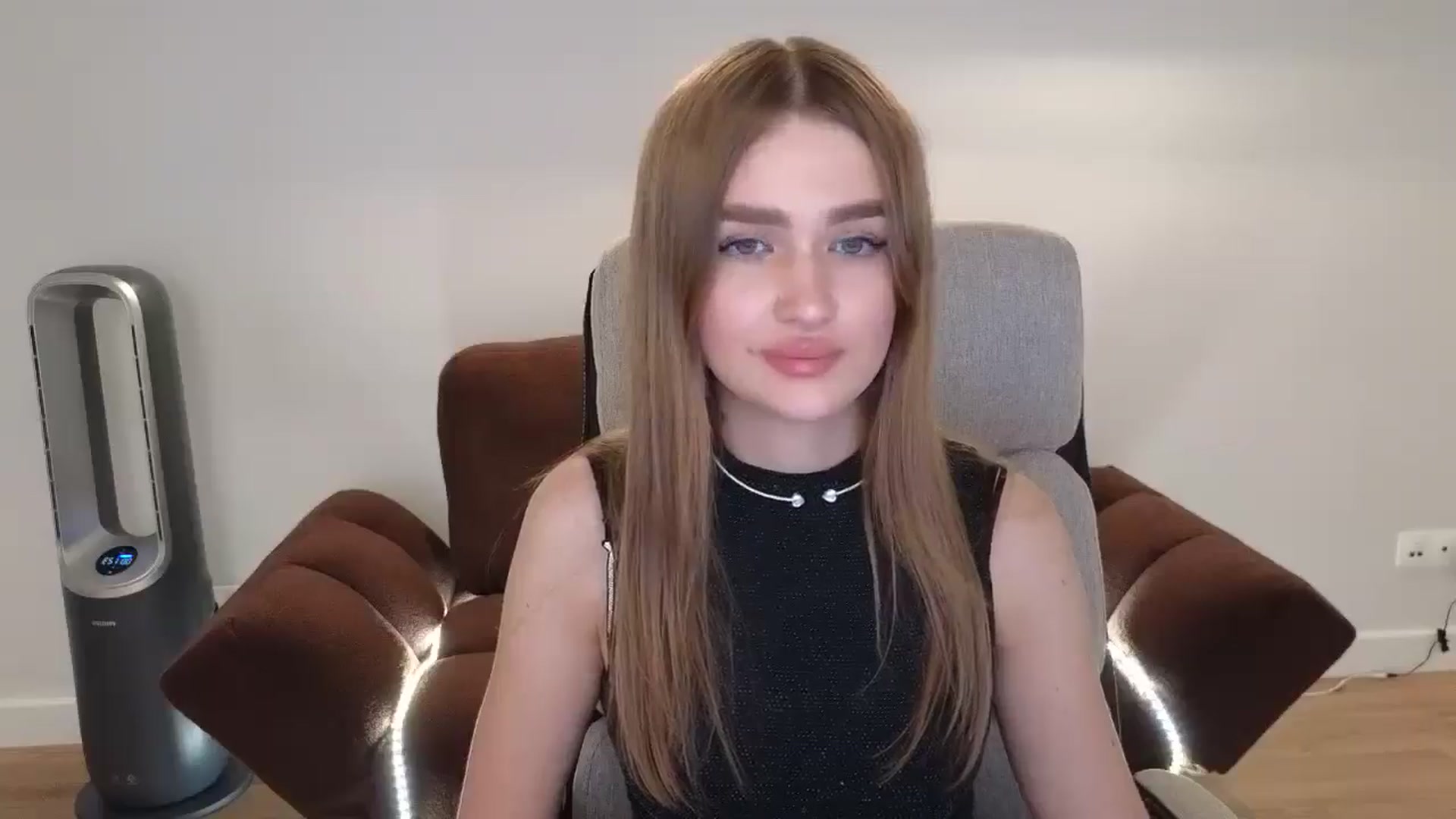 Gallery image thumbnail from AvaLourel's myfreecams stream on, 07/10/2025, 19:11 image 10 of 20