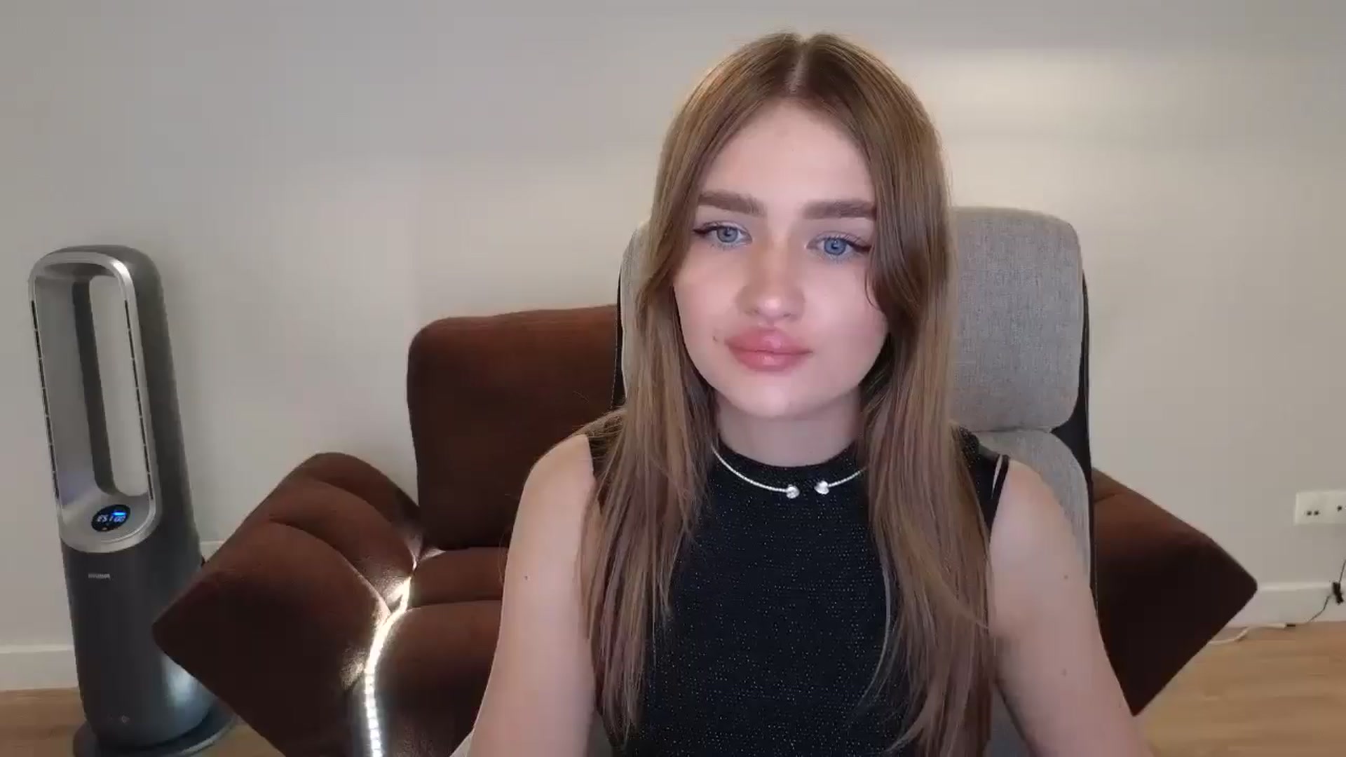 Gallery image thumbnail from AvaLourel's myfreecams stream on, 07/10/2025, 19:11 image 9 of 20