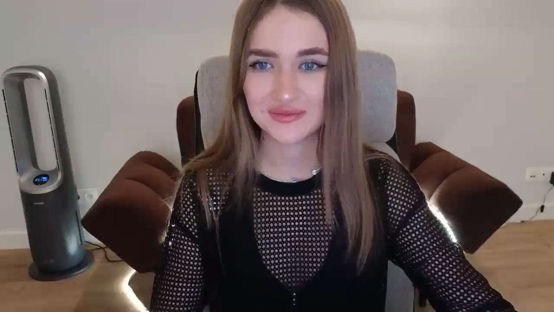 Gallery image thumbnail from AvaLourel's myfreecams stream on, 07/11/2025, 19:10 image 17 of 20
