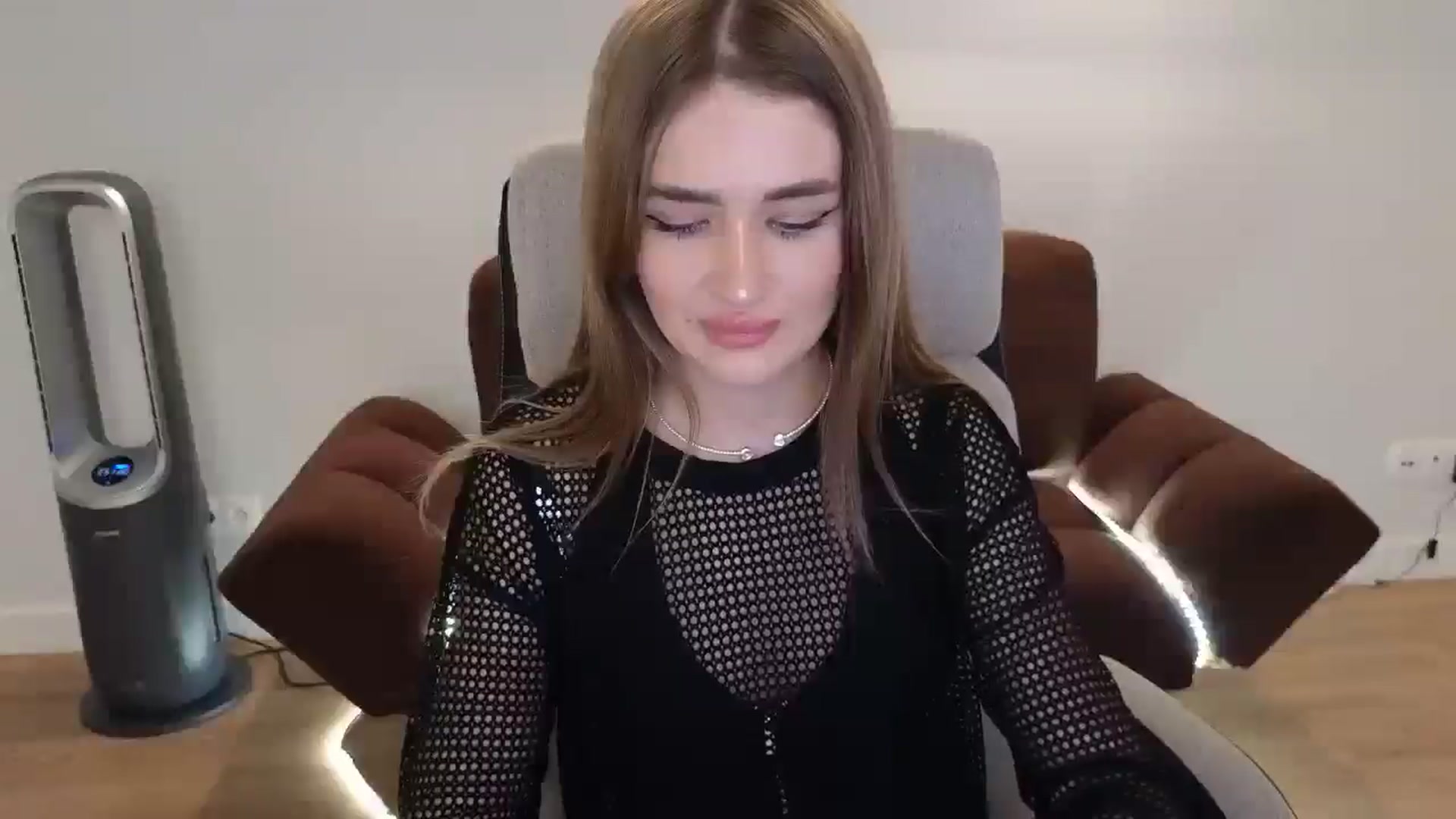 Gallery image thumbnail from AvaLourel's myfreecams stream on, 07/11/2025, 19:10 image 9 of 20