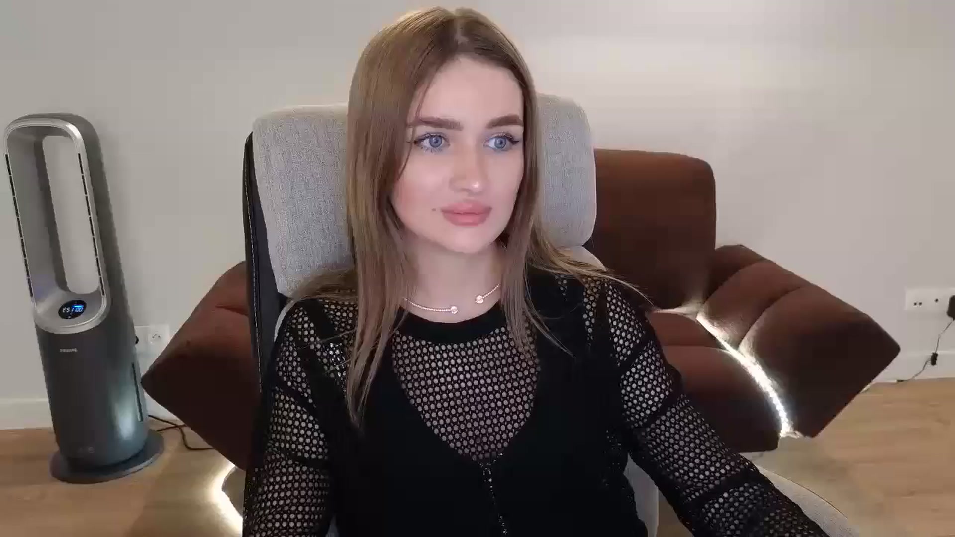 Gallery image thumbnail from AvaLourel's myfreecams stream on, 07/11/2025, 19:10 image 6 of 20