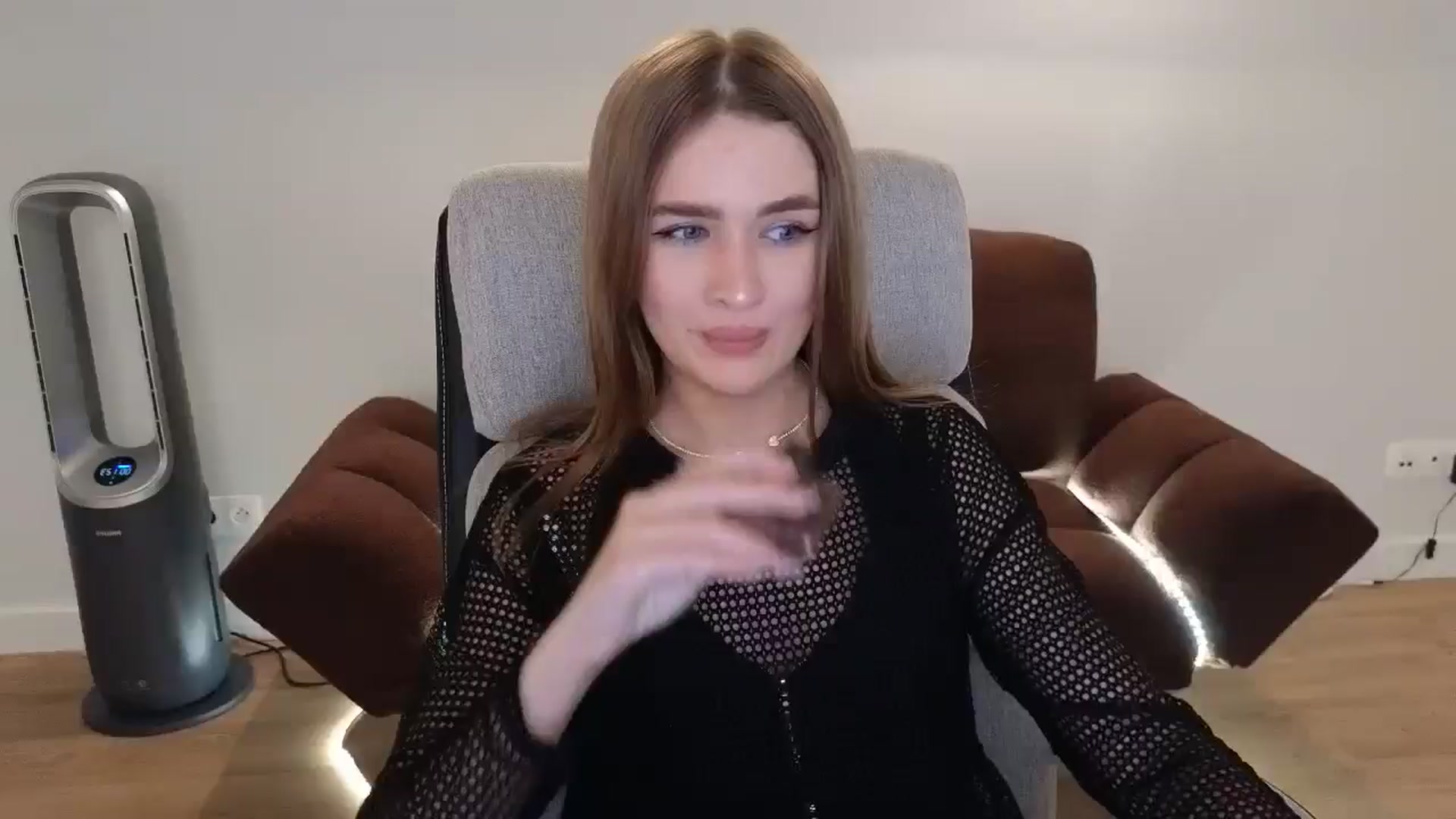 Gallery image thumbnail from AvaLourel's myfreecams stream on, 07/11/2025, 19:10 image 3 of 20