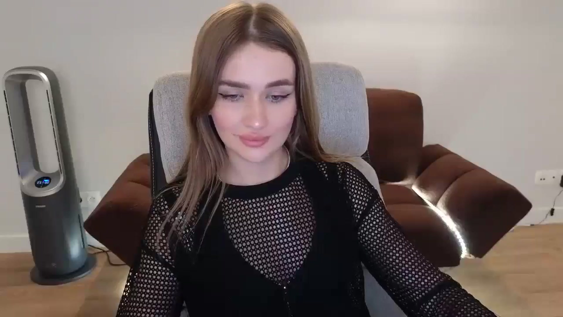 Gallery image thumbnail from AvaLourel's myfreecams stream on, 07/11/2025, 19:10 image 12 of 20