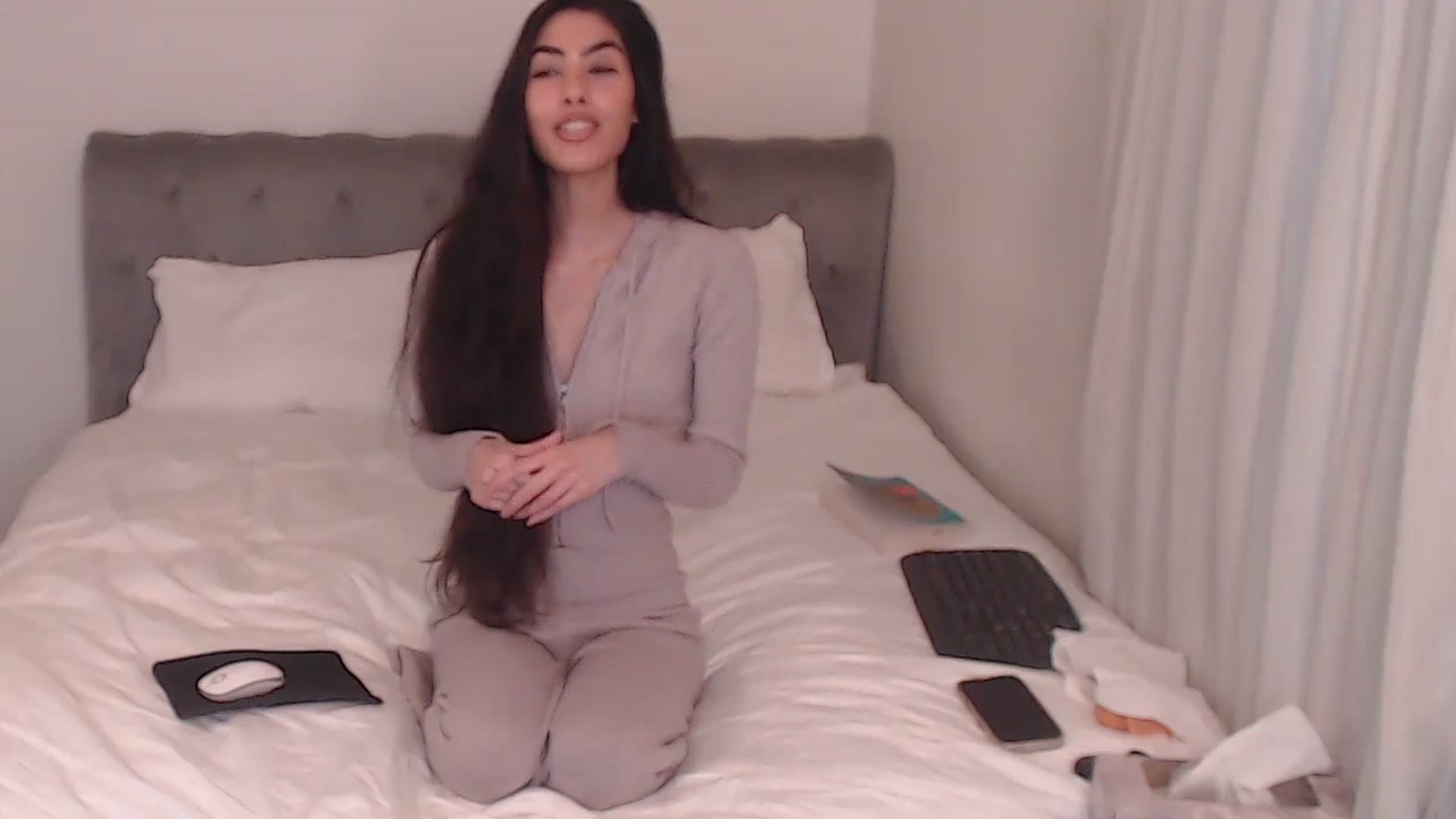 Gallery image thumbnail from AvaMaria's myfreecams stream on, 12/07/2025, 16:37 image 5 of 20