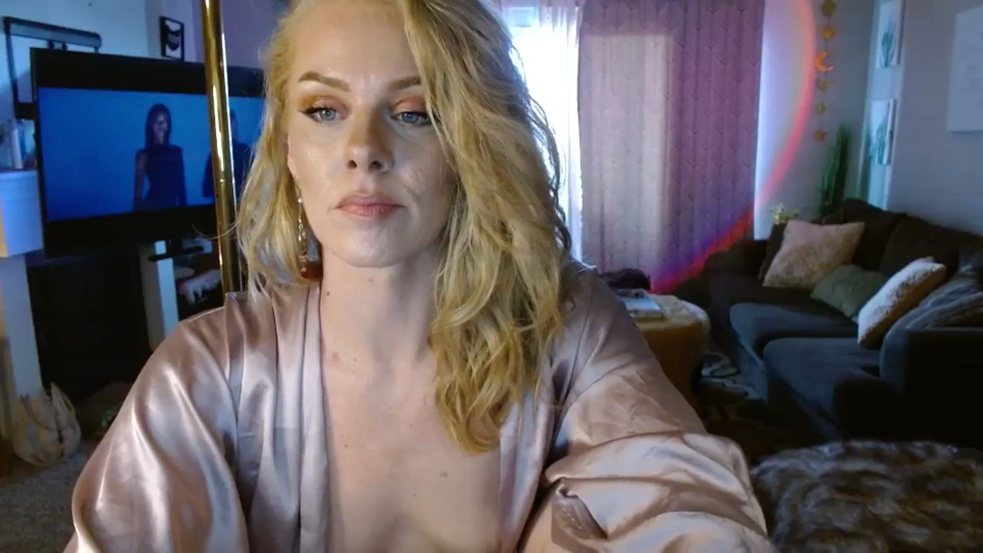 Gallery image thumbnail from AvaMonroe_'s myfreecams stream on, 07/25/2023, 01:28 image 17 of 20