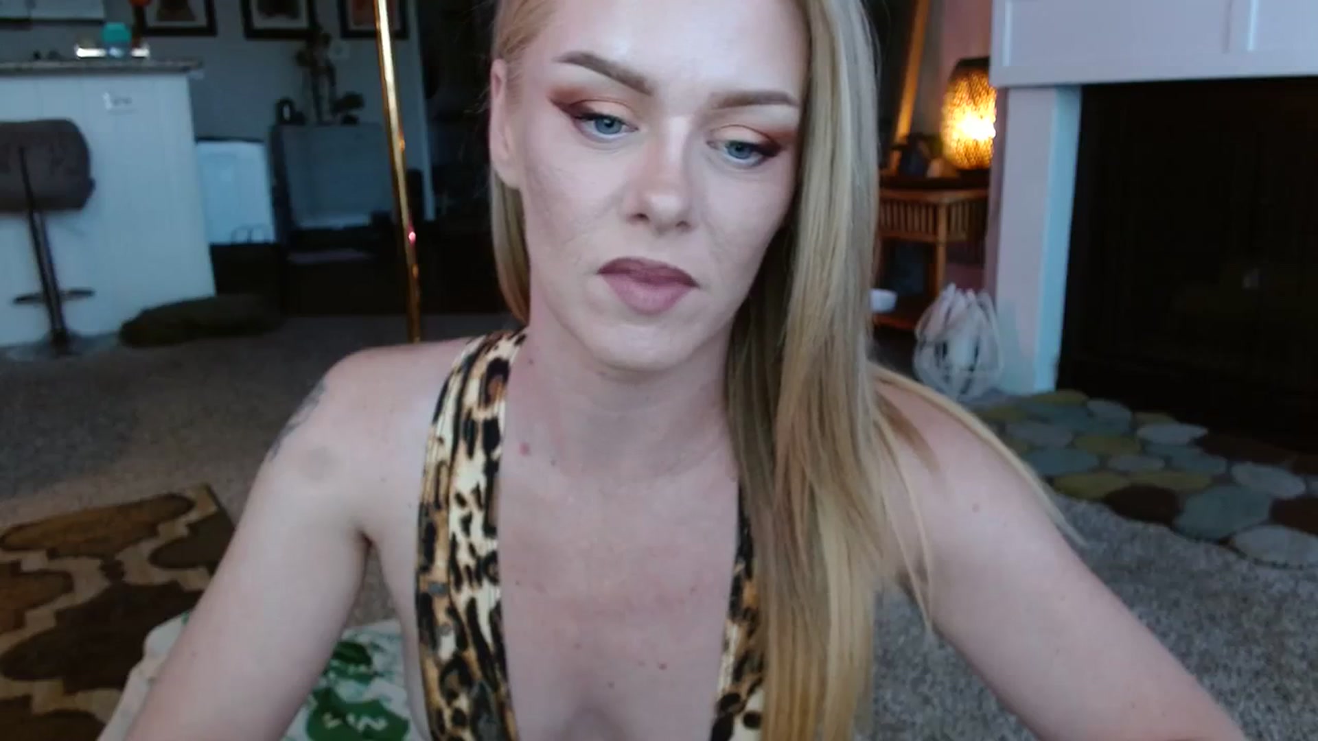Gallery image thumbnail from AvaMonroe_'s myfreecams stream on, 07/28/2023, 02:50 image 10 of 20