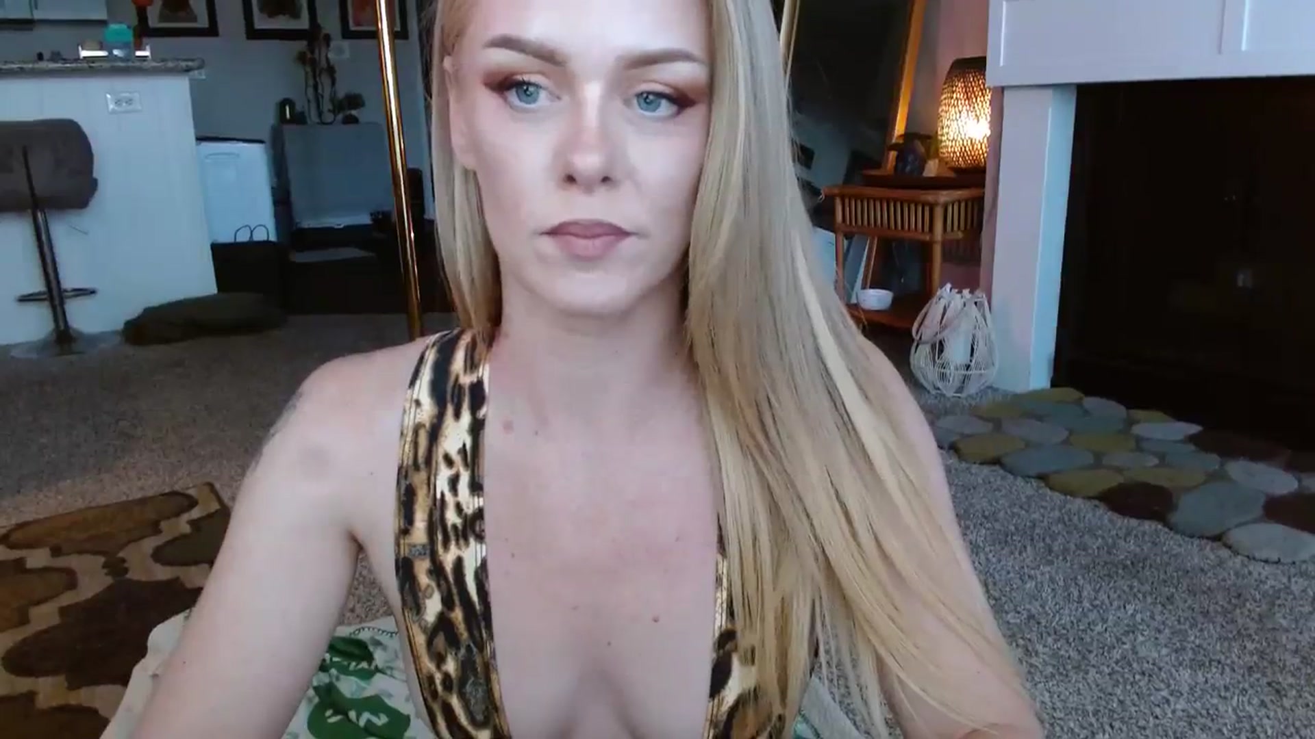 Gallery image thumbnail from AvaMonroe_'s myfreecams stream on, 07/28/2023, 02:50 image 8 of 20