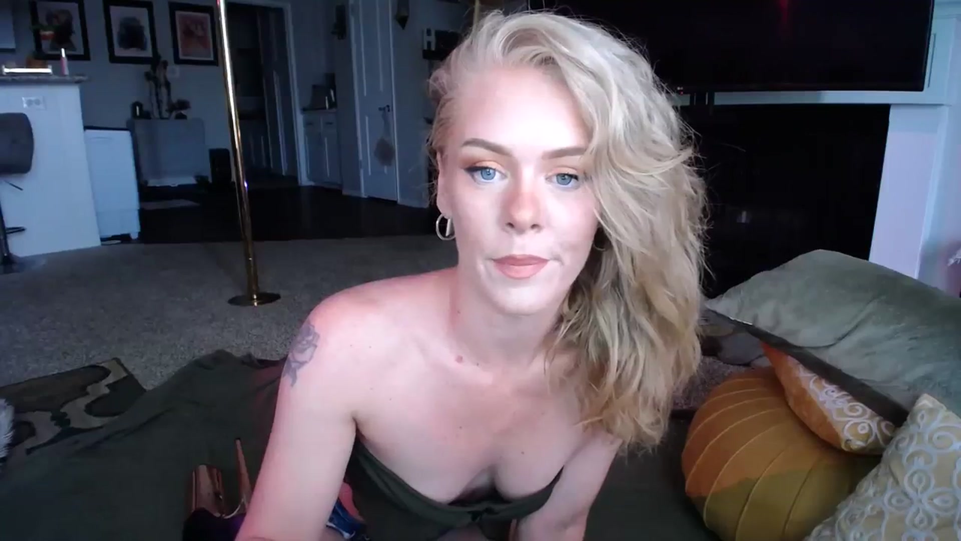 Gallery image thumbnail from AvaMonroe_'s myfreecams stream on, 07/31/2023, 01:28 image 4 of 20