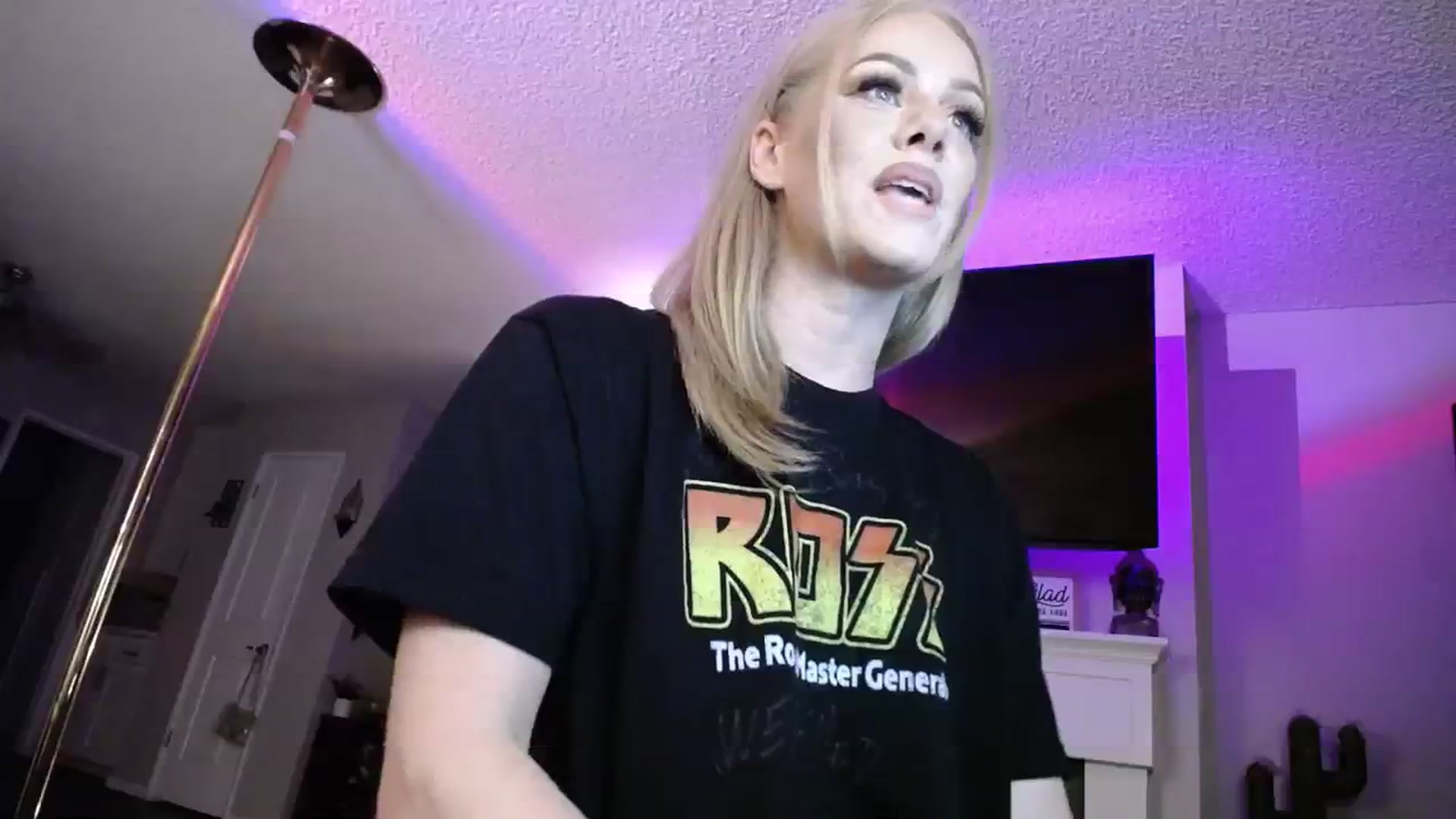 Gallery image thumbnail from AvaMonroe_'s myfreecams stream on, 08/01/2023, 10:38 image 5 of 20