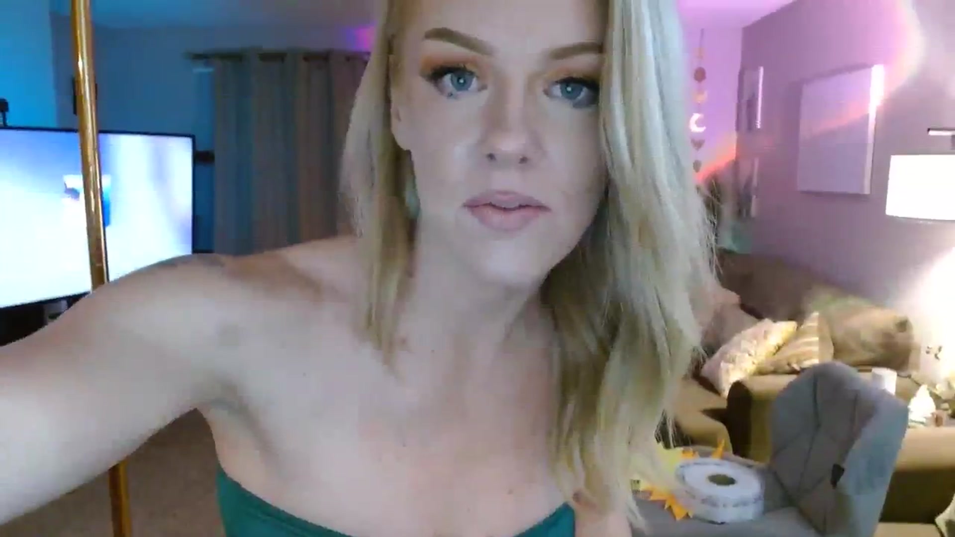 Gallery image thumbnail from AvaMonroe_'s myfreecams stream on, 08/03/2023, 04:11 image 18 of 20