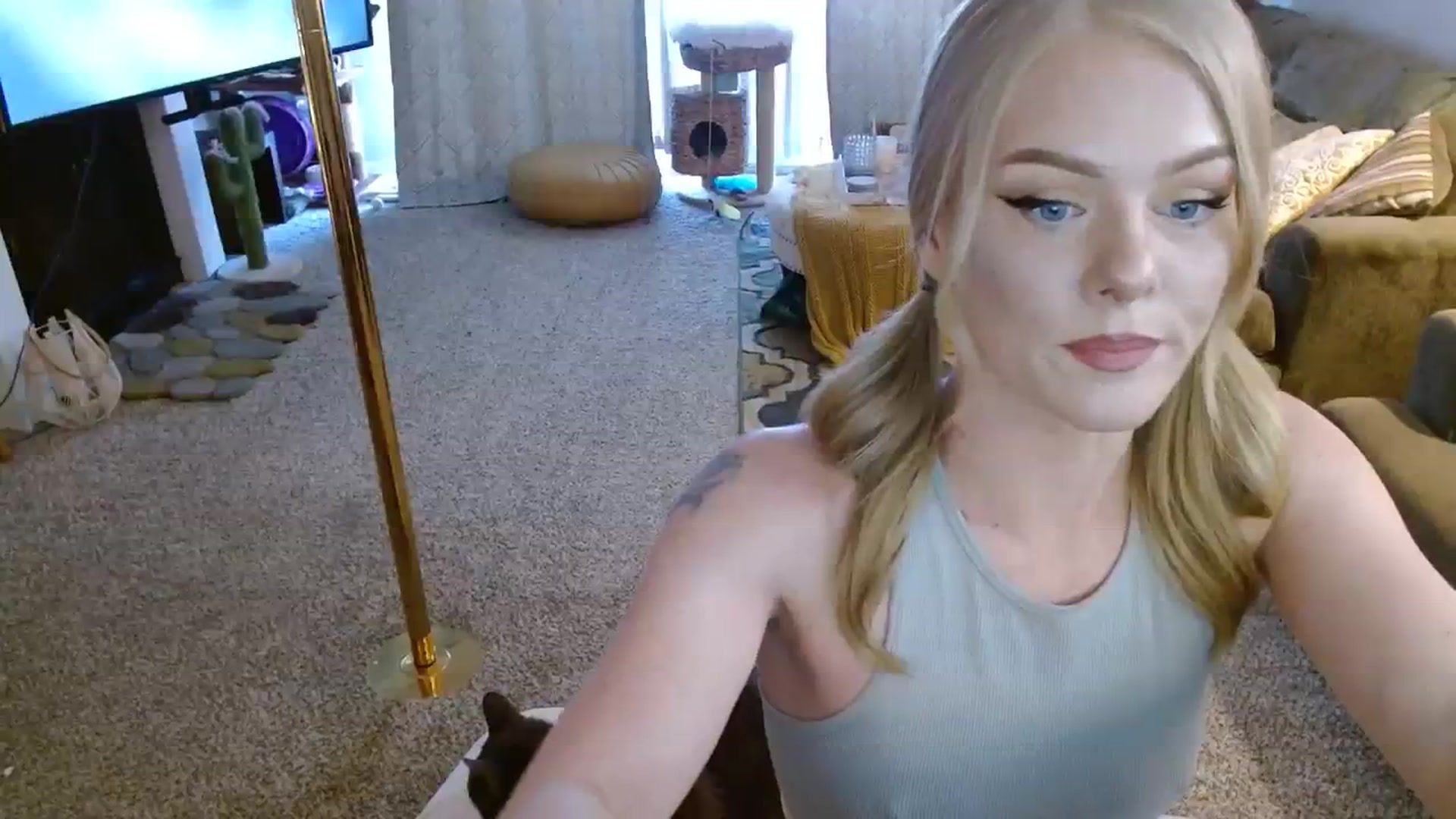 Gallery image thumbnail from AvaMonroe_'s myfreecams stream on, 08/04/2023, 01:33 image 2 of 20