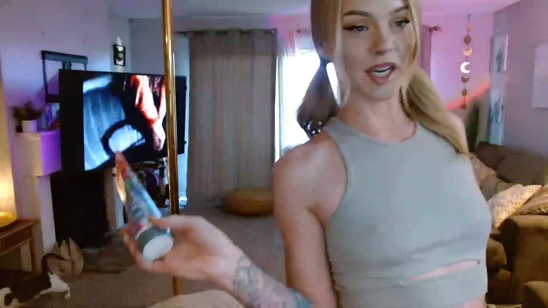 Gallery image thumbnail from AvaMonroe_'s myfreecams stream on, 08/04/2023, 03:02 image 13 of 20