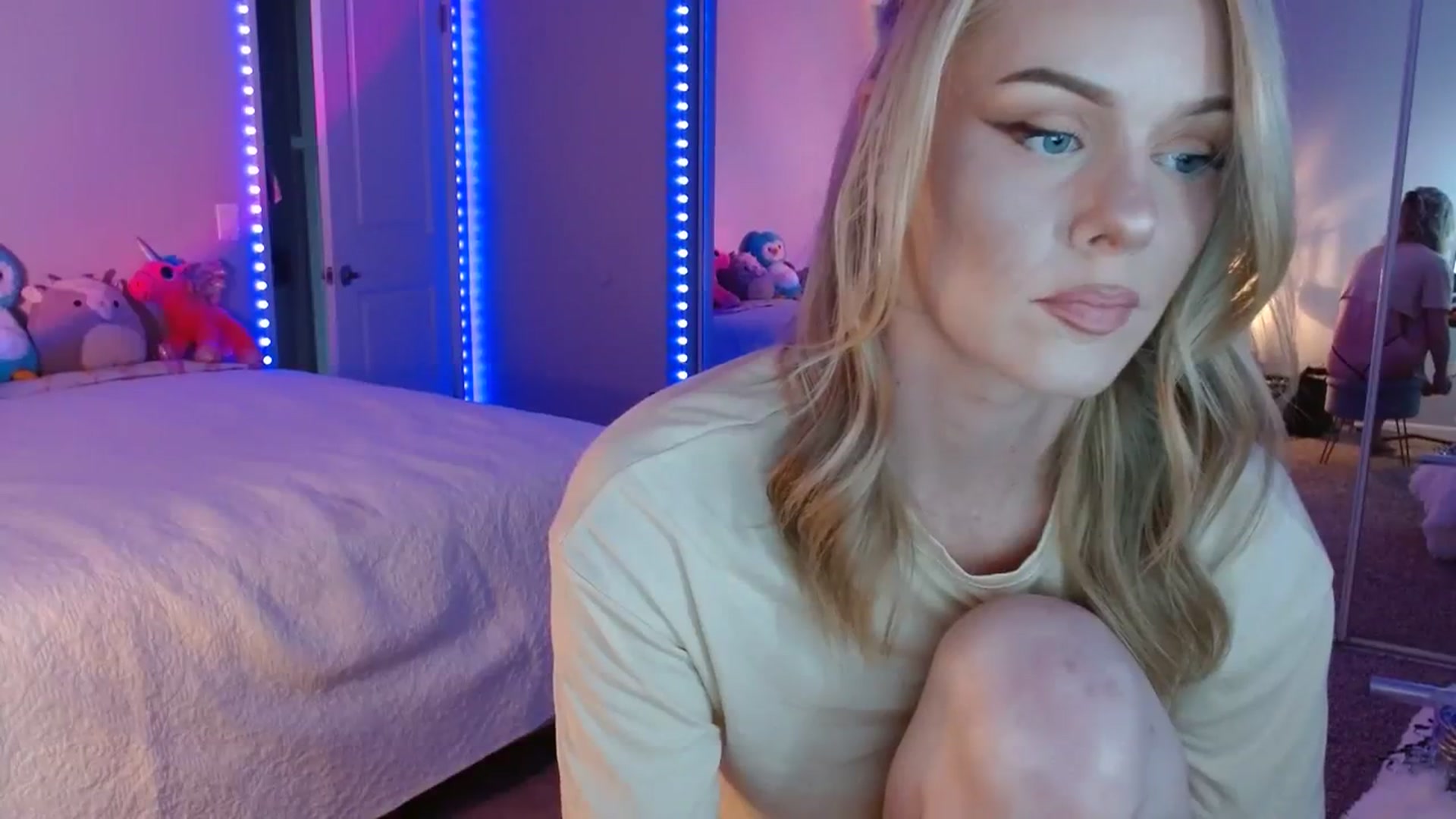 Gallery image thumbnail from AvaMonroe_'s myfreecams stream on, 08/09/2023, 01:01 image 19 of 20
