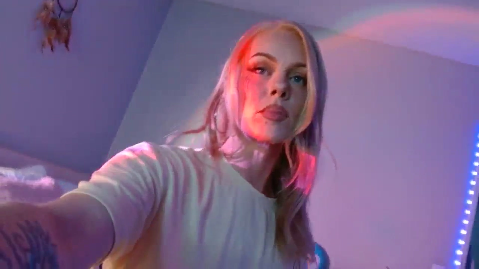 Gallery image thumbnail from AvaMonroe_'s myfreecams stream on, 08/09/2023, 01:01 image 15 of 20