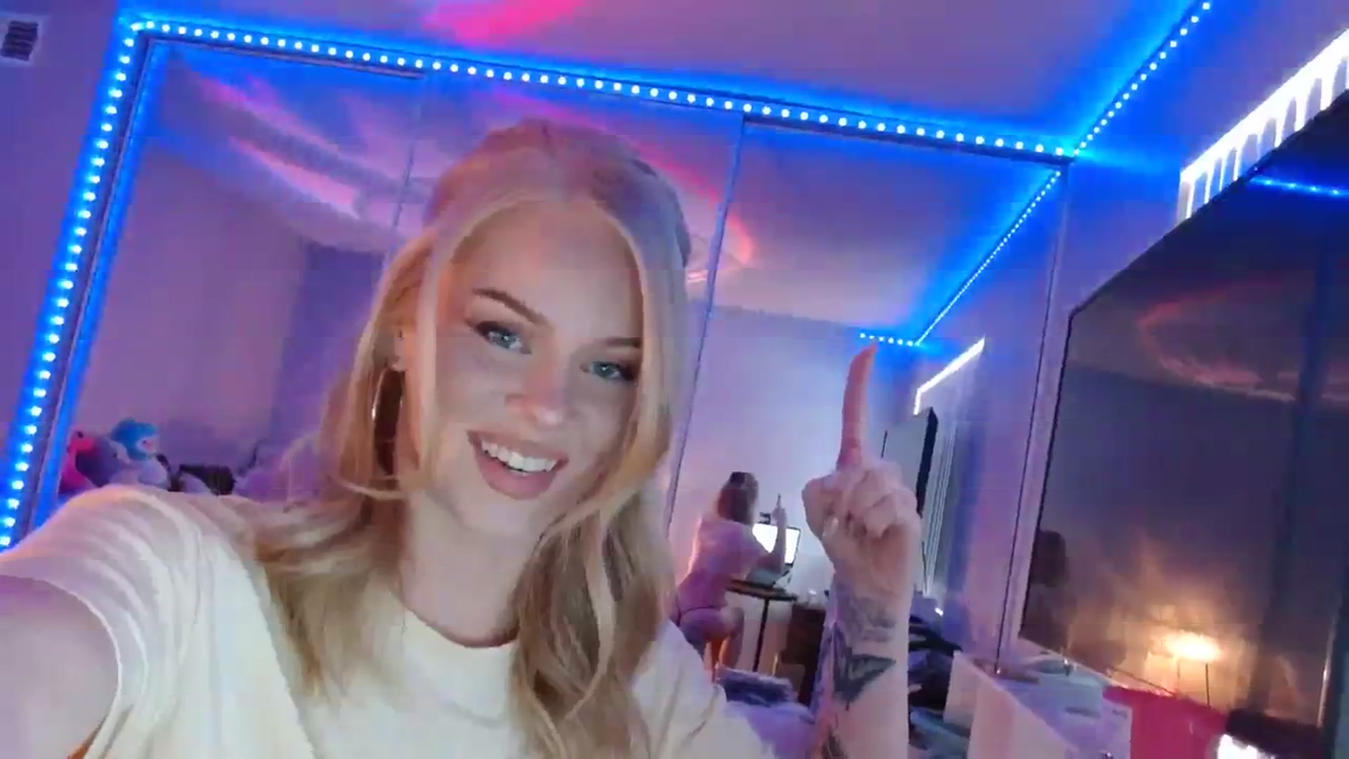 Gallery image thumbnail from AvaMonroe_'s myfreecams stream on, 08/09/2023, 01:01 image 12 of 20