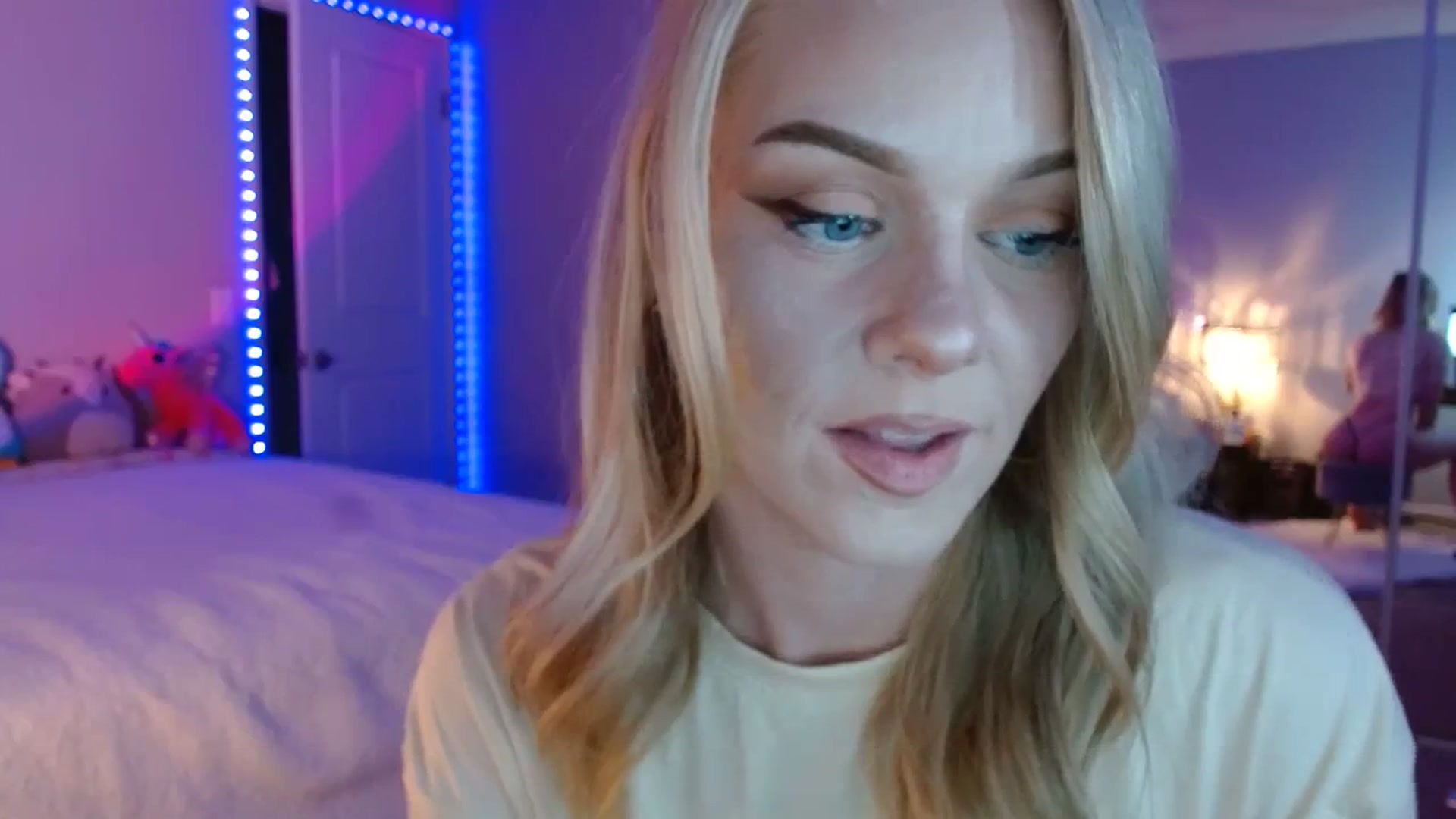 Gallery image thumbnail from AvaMonroe_'s myfreecams stream on, 08/09/2023, 02:33 image 5 of 20