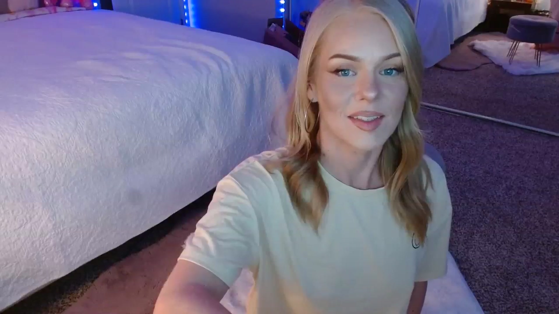 Gallery image thumbnail from AvaMonroe_'s myfreecams stream on, 08/09/2023, 02:33 image 11 of 20