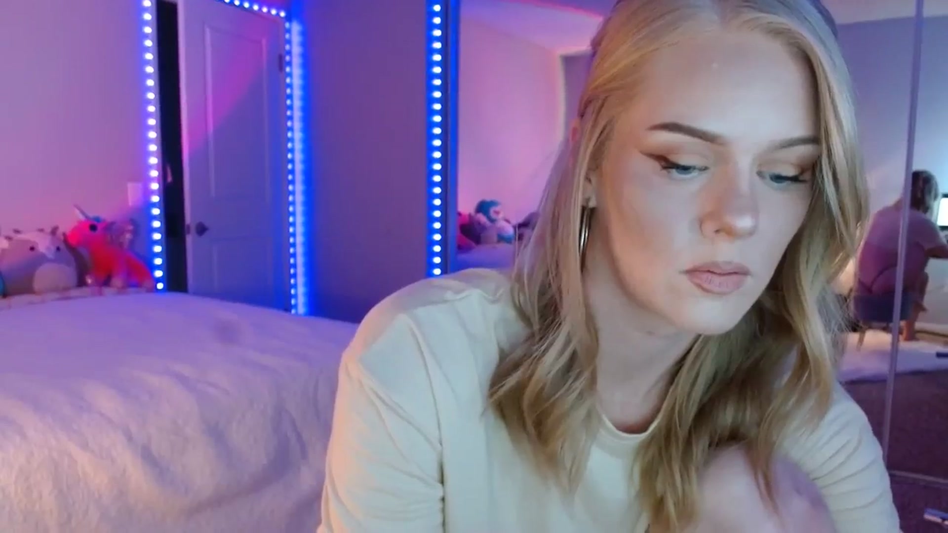 Gallery image thumbnail from AvaMonroe_'s myfreecams stream on, 08/09/2023, 02:33 image 2 of 20