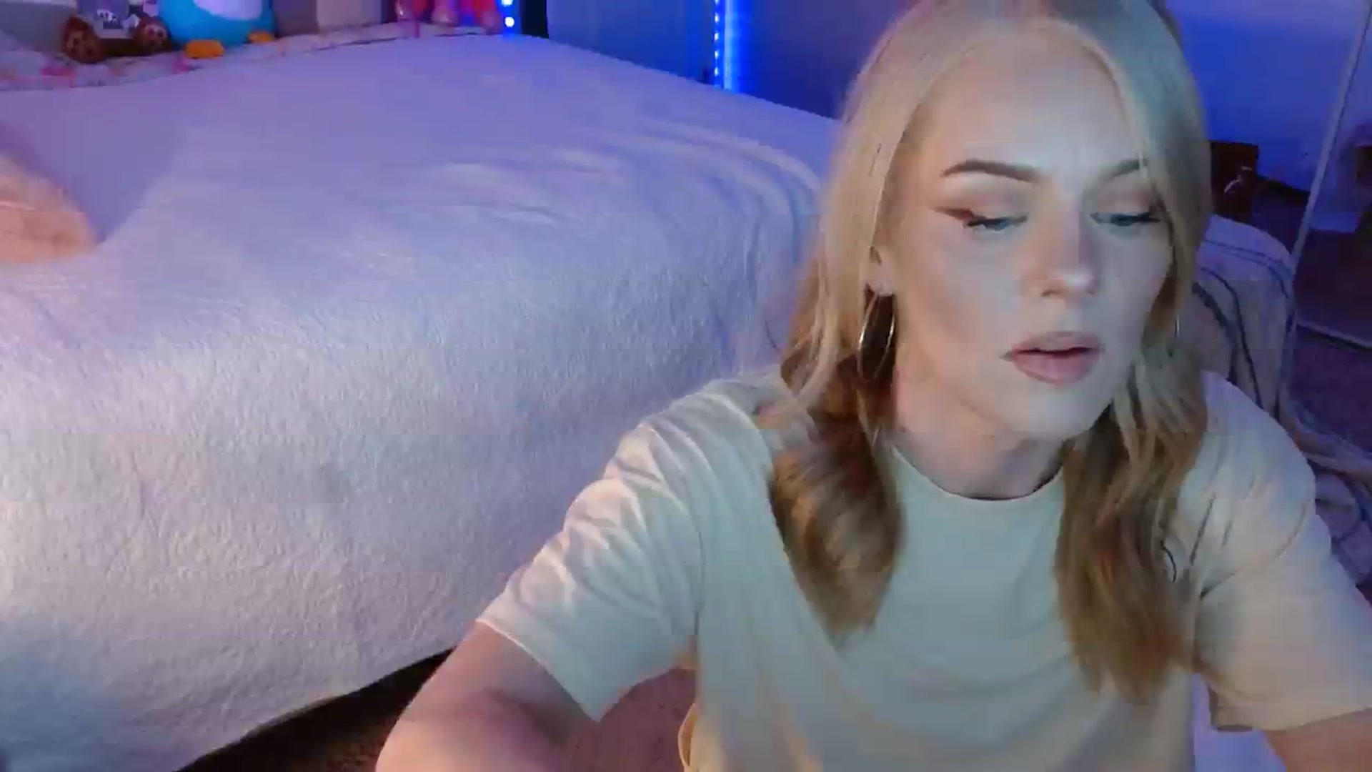 Gallery image thumbnail from AvaMonroe_'s myfreecams stream on, 08/09/2023, 02:33 image 10 of 20