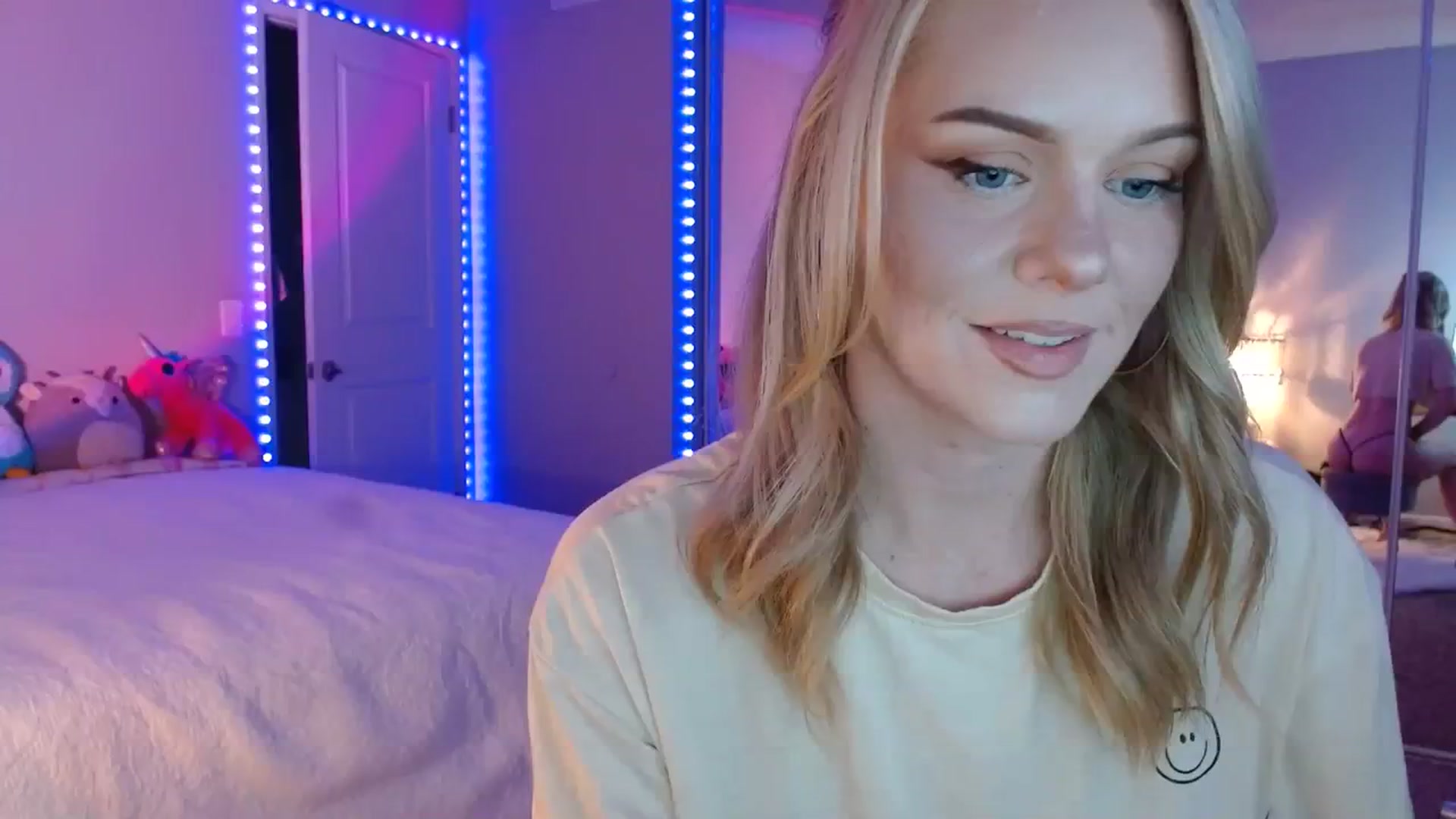 Gallery image thumbnail from AvaMonroe_'s myfreecams stream on, 08/09/2023, 02:33 image 4 of 20