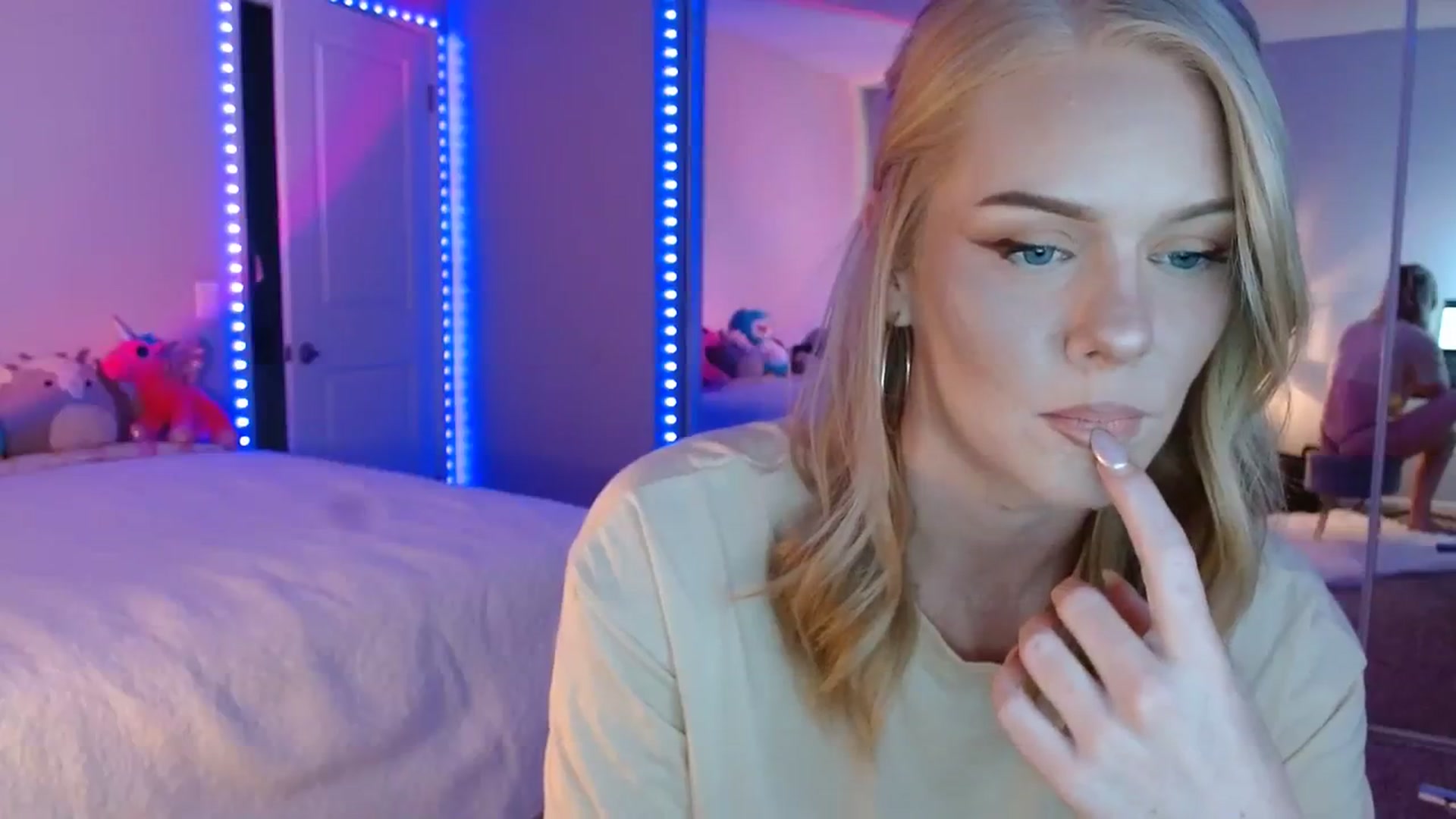 Gallery image thumbnail from AvaMonroe_'s myfreecams stream on, 08/09/2023, 02:33 image 3 of 20